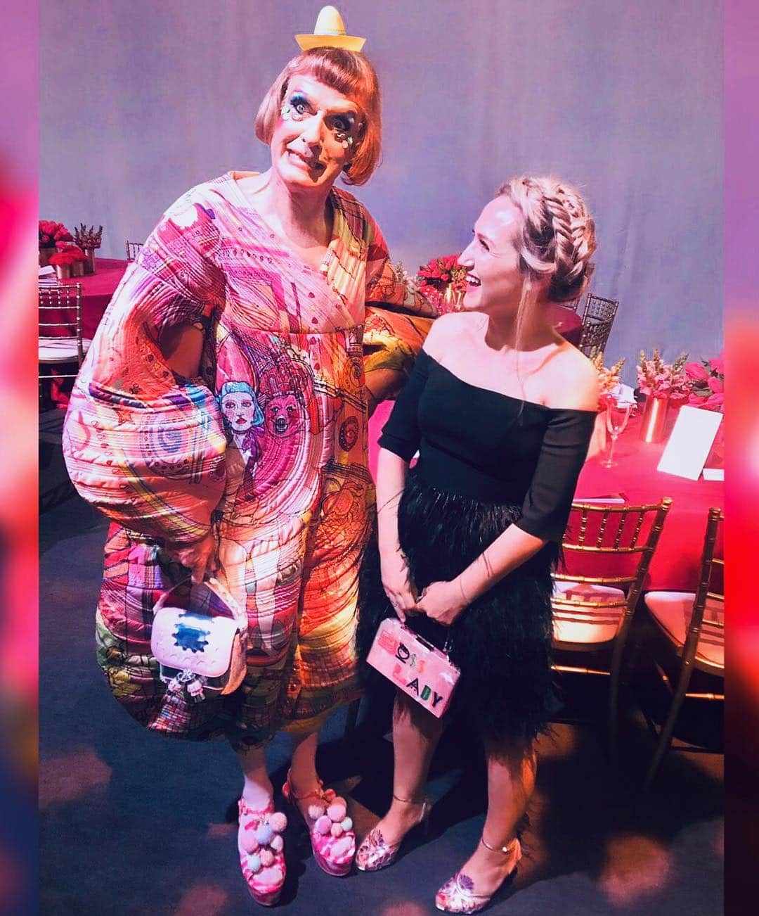 SOPHIA WEBSTERさんのインスタグラム写真 - (SOPHIA WEBSTERInstagram)「Fun times 🥂 🚀 last night at the  @royalacademyschools dinner & charity auction. Very proud to see the iconic #GraysonPerry representing in his custom #SophiaWebster accessories 👠🌈👛💫 Big 😘 to @robertsuss & @simonesuss  for the invite to a wonderful event for a brilliant cause. #royalacademyofarts #RAschools #CharityAuction #SophiaWebster」3月28日 2時55分 - sophiawebster