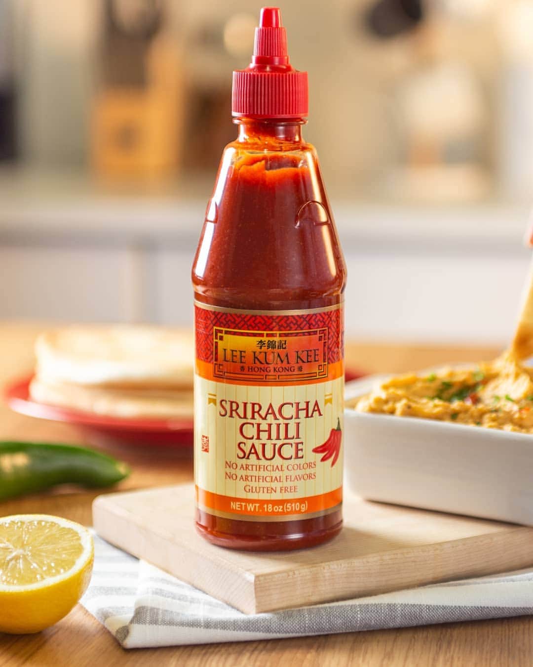 Lee Kum Kee USA（李錦記）さんのインスタグラム写真 - (Lee Kum Kee USA（李錦記）Instagram)「Gluten free and made with no artificial flavors! Could our Sriracha Chili Sauce get any better?!」3月28日 3時07分 - leekumkeeusa
