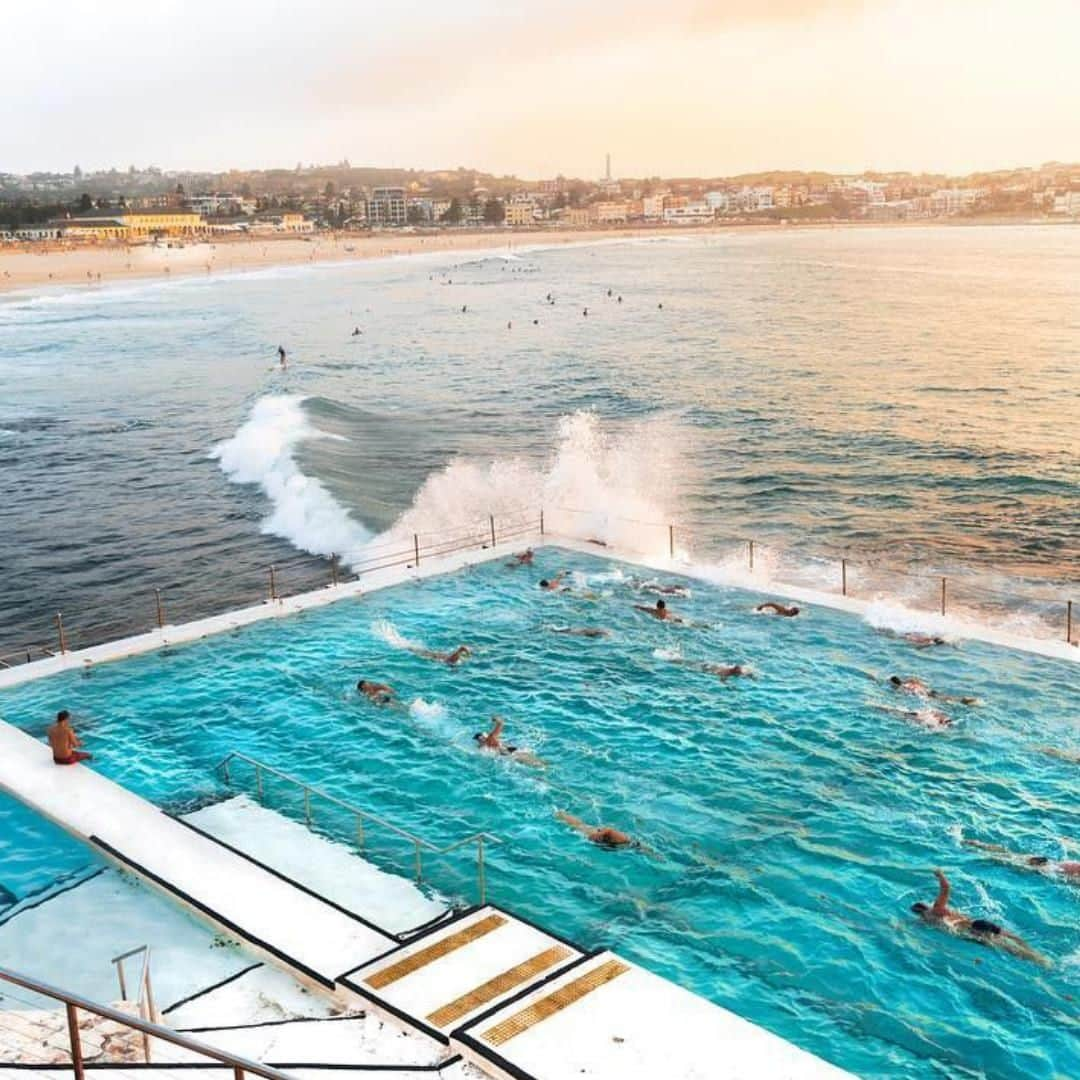 Australiaさんのインスタグラム写真 - (AustraliaInstagram)「Early morning exercise isn’t so bad with a view like this 💙@alecbakerfilms captured what a standard start to the day looks like at #Bondi’s @icebergsclub, which just so happens to be #Australia’s oldest and most insta-famous #swimming club. Do as the @Sydney locals do and pop into this 50-metre ocean pool for some laps, followed by a sauna to reset, before settling into one of the many cafes near #BondiBeach for breakfast and a spot of people watching.TIP: Try @bondihall or @theshopandwinebar for your coffee and food fix, both serve delicious meals and the latter even turns into a wine bar come afternoon.  #seeaustralia #newsouthwales #ilovesydney #bondiicebergs #travel」3月28日 3時00分 - australia