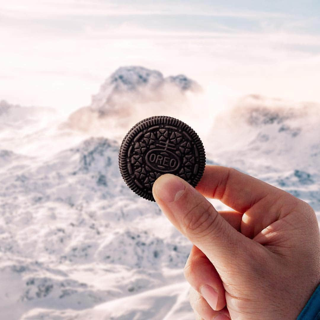 OREOさんのインスタグラム写真 - (OREOInstagram)「High altitude snacking, featuring OREO cookies. Where do you take your OREO cookies? Tag us in your photos!」3月28日 3時08分 - oreo