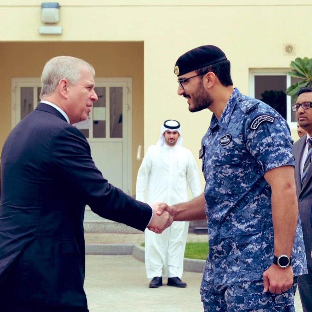 ロイヤル・ファミリーさんのインスタグラム写真 - (ロイヤル・ファミリーInstagram)「This week The Duke of York undertook engagements in Bahrain visiting Shree Nathji (Shree Krishna) Hindu Temple in Bahrain, which is celebrating its 200th anniversary and is the oldest place of worship for the Hindu community in Bahrain. His Royal Highness also visited the UK’s Naval Support Facility in Mina Salman port, which he officially opened last year. HRH served for 22 years in the Royal Navy, and is now a Vice-Admiral. HRH met His Highness Sheikh Isa Bin Salman al Khalifa. At The Royal University for Women, the first private, purpose built, international university in Bahrain dedicated solely to education, The Duke met with some of the Award winning Entrepreneurship students. HRH presented the first ever iDEA certificates in Bahrain and attended #pitchatpalace  Bahrain 2.0. HRH founded Pitch in 2014 to accelerate the work of Entrepreneurs, which is now active in 61 countries and has created 3,669 jobs. Follow @hrhthedukeofyork for more from the visit.」3月28日 3時09分 - theroyalfamily