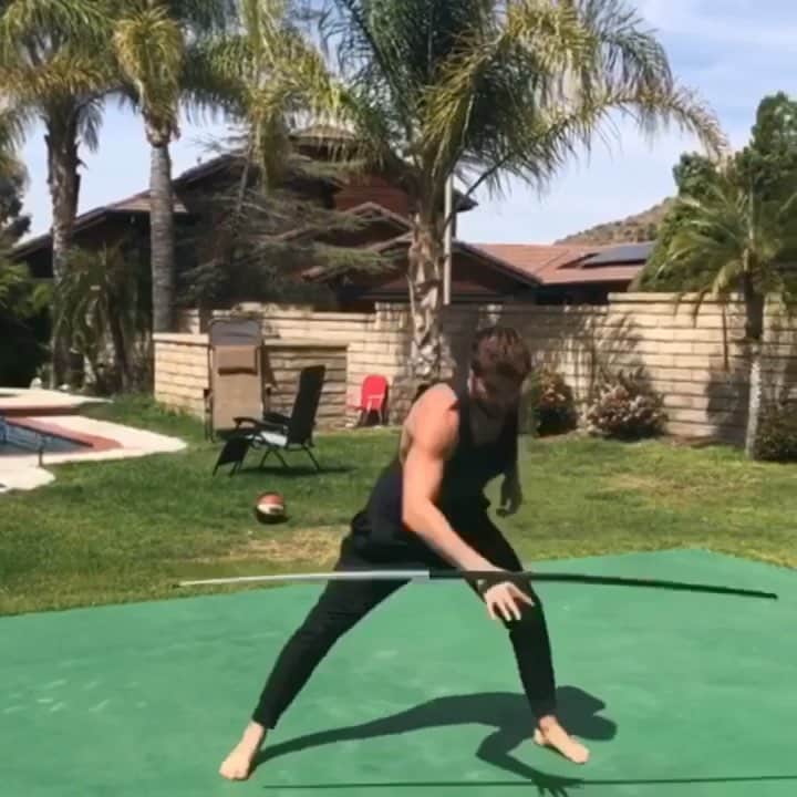 ニック・ベイトマンのインスタグラム：「Sloppy Stuff but still my favorite way to get my Cardio #BoStaff」