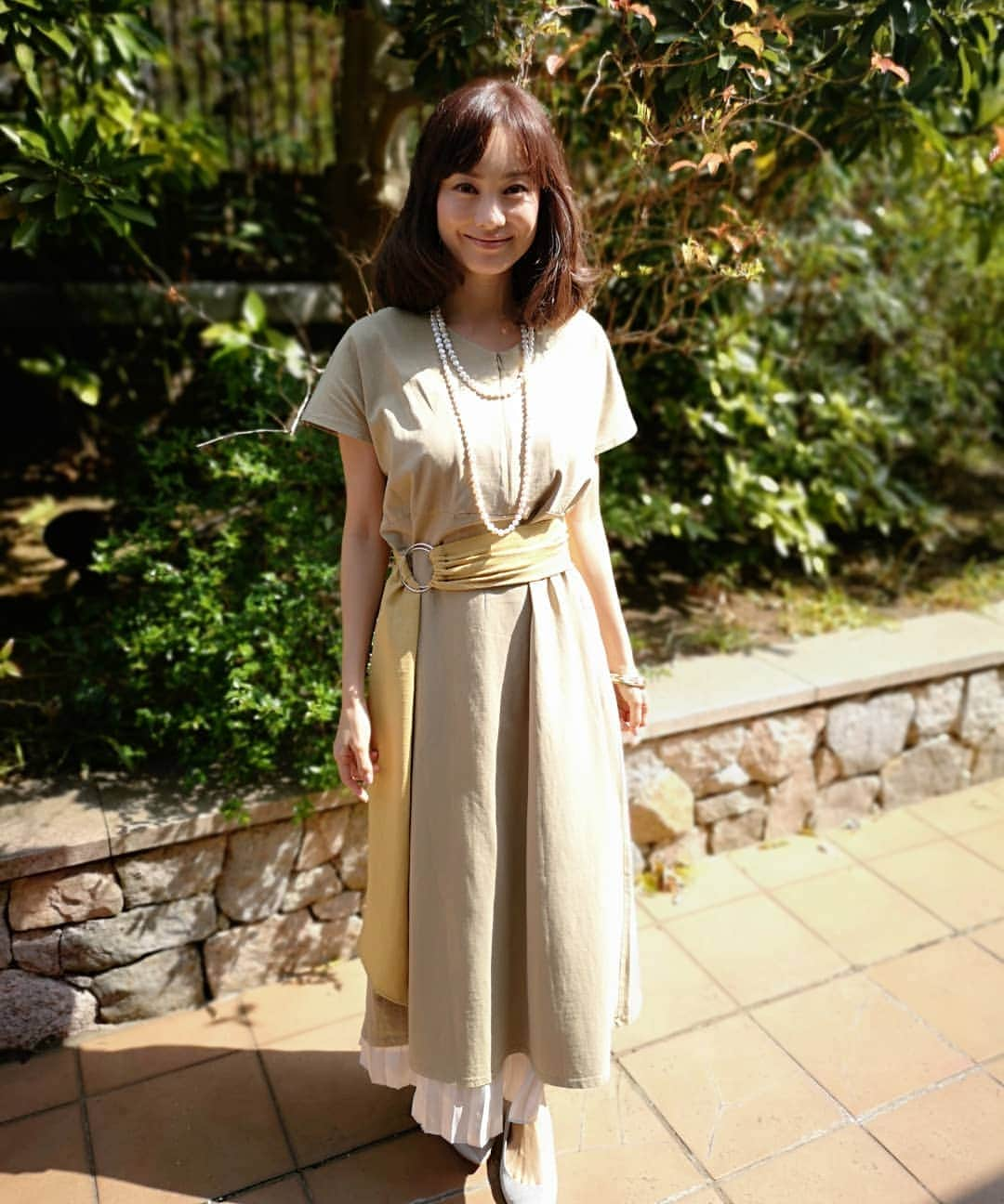 蛯原英里さんのインスタグラム写真 - (蛯原英里Instagram)「今日イベントで着ていたは @sweetmommyofficial さんのワンピースです！  実は授乳服になので 胸元のチャック下ろすだけで 直ぐに授乳出来ちゃいます！ もちろんマタニティ時期から着れますよ😀 凄く楽で助かるのと コットン素材で軽くて着心地も良いです✨  私は、下にプリーツスカートを合わせました  カラーも春っぽいので 暖かくなってくるこれからの季節 とても重宝しそうです💕  #sweetmommyofficial  #maternity #maternityfashion #nursingclothes #マタニティファッション #マタニティ服 #授乳服#春服 #暖かい #vneckdress#暖かい季節#love#大好き」3月28日 3時25分 - eriebihara