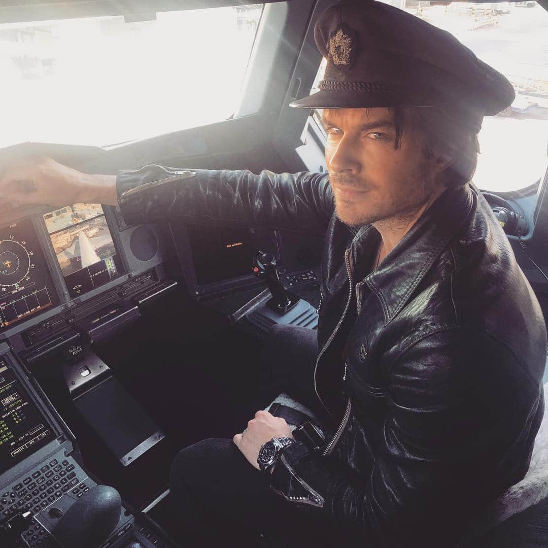 イアン・サマーホルダーさんのインスタグラム写真 - (イアン・サマーホルダーInstagram)「After a long flight to London. A380 cockpit. Would you trust this man...?」3月28日 3時29分 - iansomerhalder