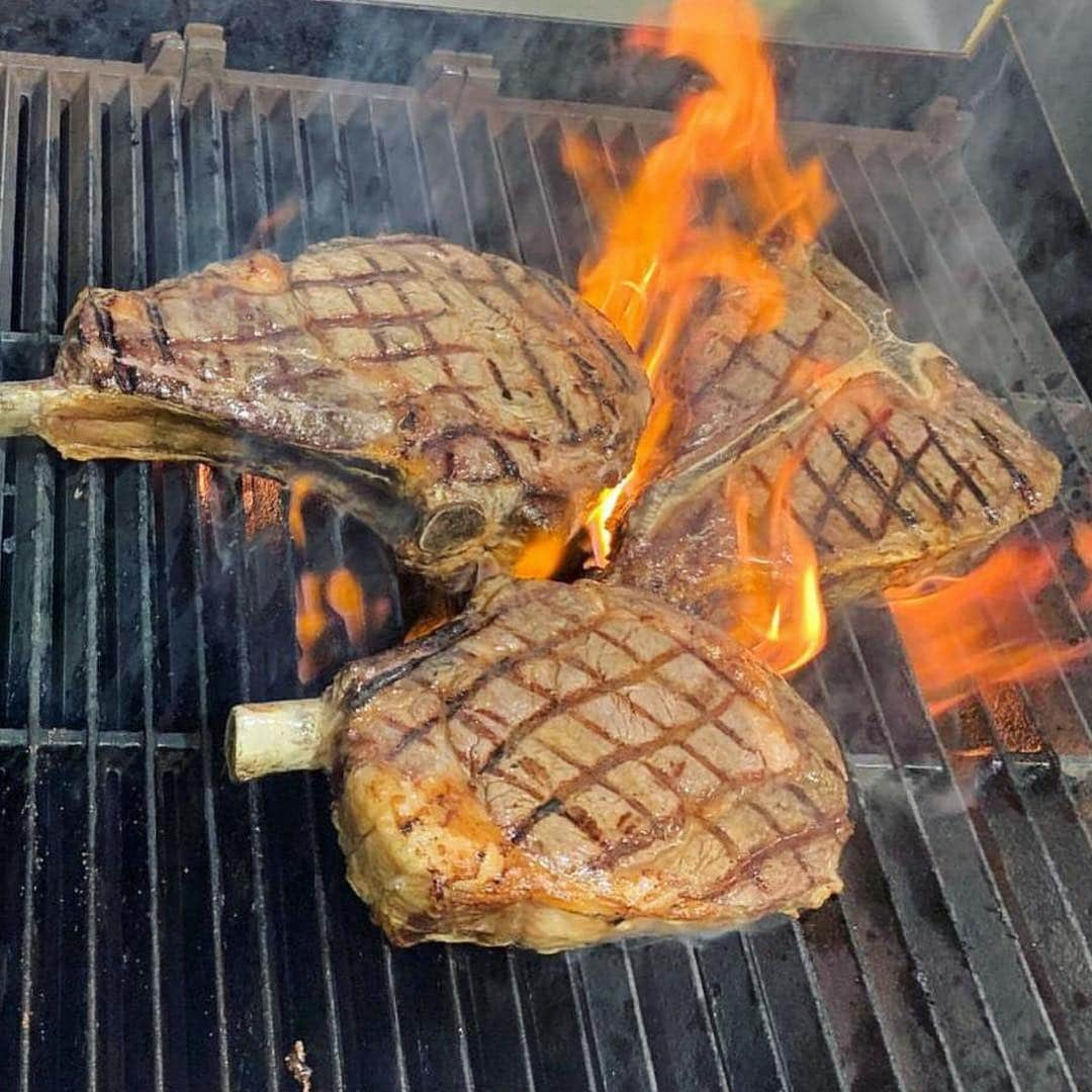 ゴードン・ラムゼイさんのインスタグラム写真 - (ゴードン・ラムゼイInstagram)「Steak night done right at @mazegrill !!」3月28日 3時38分 - gordongram