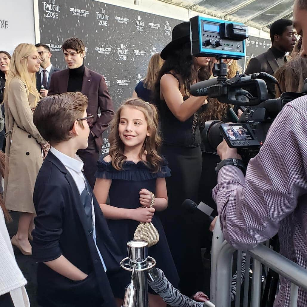 ジェイコブ・トレンブレイさんのインスタグラム写真 - (ジェイコブ・トレンブレイInstagram)「#AboutLastNight #TheTwilightZone Premiere 🚪🌀 My favorite part was watching my little sister steal the spotlight! Check us out in "The WunderKind" coming soon! (Thanks @KCFee for helping her shine!) #EricaTremblay」3月28日 3時45分 - jacobtremblay