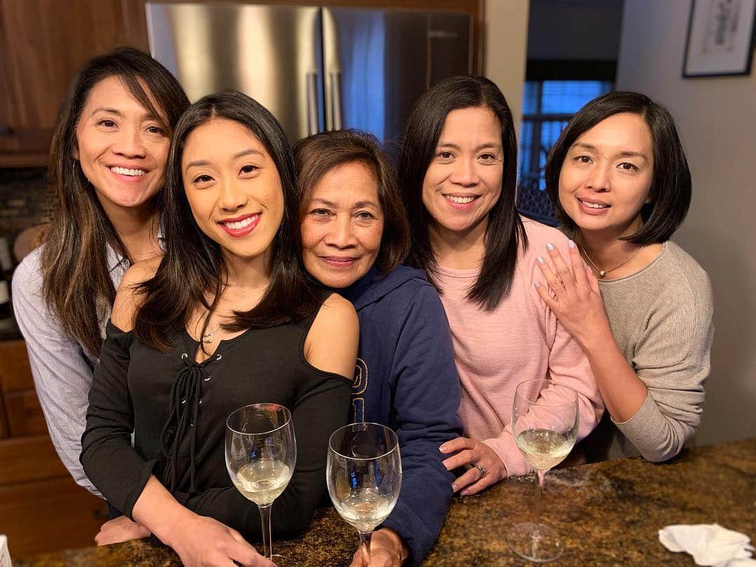 ジェシカ・カラランのインスタグラム：「love the wine you’re with 🍷 #wcw」