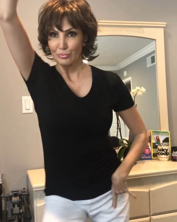 ヘザー・マクドナルドのインスタグラム：「Inspired by last nights Real Housewives of Beverly Hills. @lisarinna」