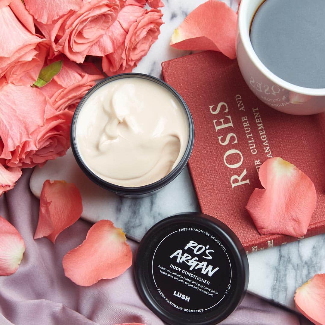 LUSH Cosmeticsさんのインスタグラム写真 - (LUSH CosmeticsInstagram)「Ro's Argan Body Conditioner is full of soothing cocoa, shea and cupuacu butters for the perfect in-shower hydration moment. And with it's iconic rose and lemon scent (the same as Rose Jam!), you'll be using it by the handful. ❣️🌹✨ #LushLife」3月28日 4時00分 - lushcosmetics