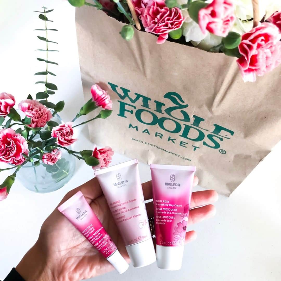 Weledaのインスタグラム：「It’s Beauty Week at Whole Foods Market! 🌸 Visit your local store for 25% off all Weleda facial and lip care (+10% for prime members)! Plus if you purchase the Whole Foods Market Beauty Bag, you'll get a full-size of our Sensitive Care Face Cream inside!」