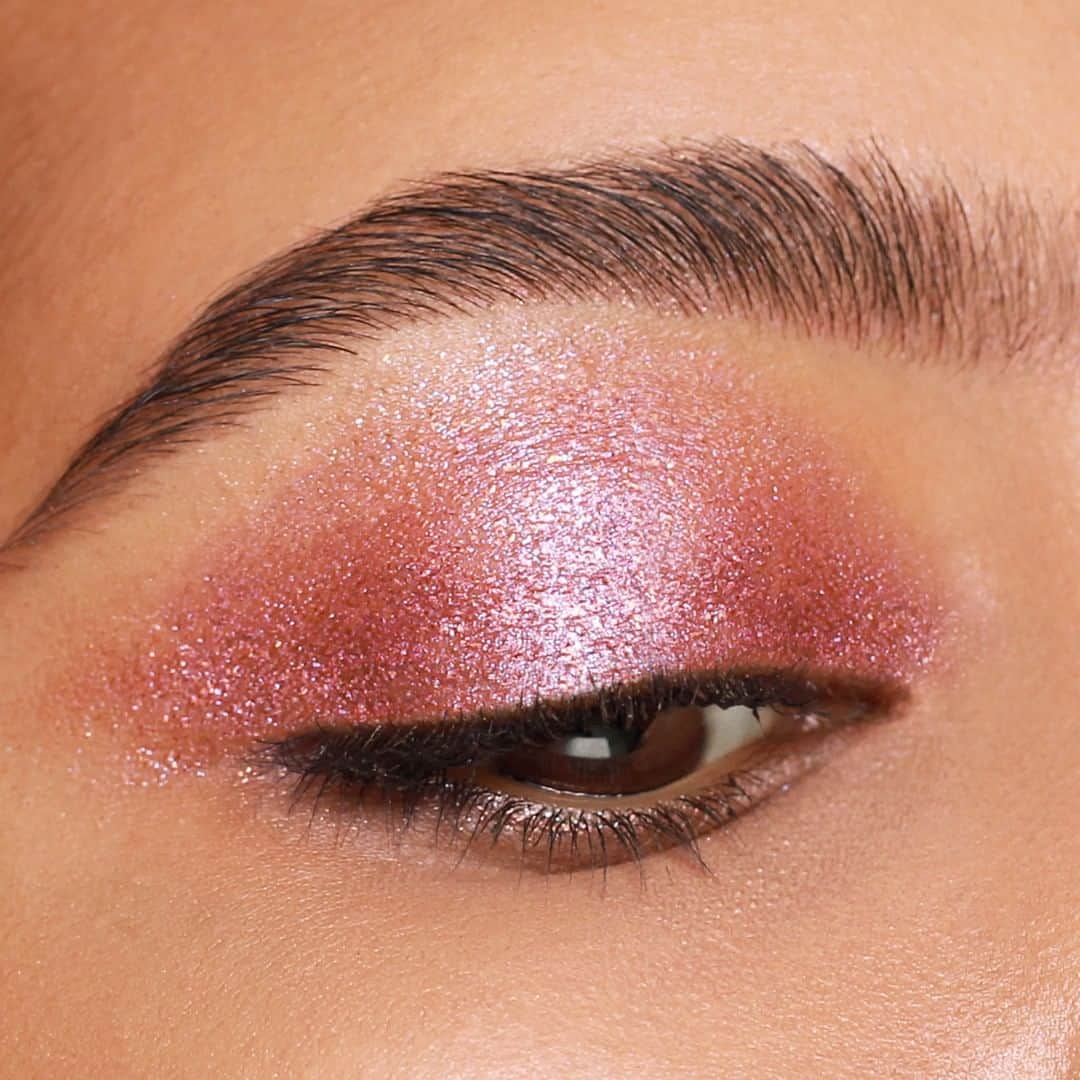 Smashboxのインスタグラム：「Our Crystalized Always On Liquid Eyeshadow can be worn alone or on top of your favorite eyeshadow. 💅🏼 #GetCrystalized⠀⠀⠀⠀⠀⠀⠀⠀⠀ ⠀⠀⠀⠀⠀⠀⠀⠀⠀ Shade pictured: 1-Rhodinite Stand」