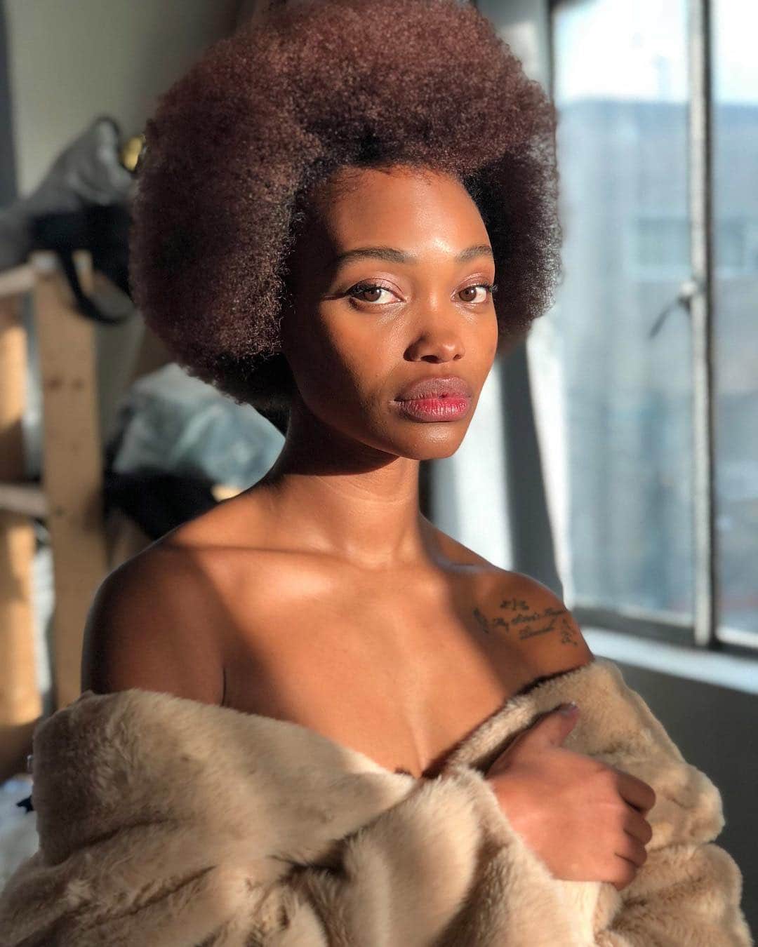 Vogue Runwayさんのインスタグラム写真 - (Vogue RunwayInstagram)「Model Yoshevah Jones (@ms_jones_1) has quickly become one of the most in-demand faces in Tel Aviv, and her modeling rise is of particular note given her unique background. Jones is from the Black Hebrews, a group that settled in Israel in 1969. The movement was founded in Chicago by Ben Ammi Ben-Israel (born Ben Carter), who considered it a radical exit from America during the height of the civil rights movement. During the 1960s, Ben-Israel shared a vision that an angel had come to him and urged him to bring black Americans to settle in Israel; he also claimed that Black Hebrews were the descendants of Israelites. A small group of 400 black Americans, mostly from Chicago, came through Liberia in 1967, where they spent two years, and then eventually moved on to the small town of Dimona, about two hours north of Tel Aviv. Jones’s family were some of the first inhabitants: Her mother immigrated at age 17. Now, the community is estimated to be about 4,000 strong. And while Jones may have grew up in Dimona, Israel, she never completely felt like she belonged there. As a kid, she followed traditional modest dress codes, but would watch America's Next Top Model and feel inspired. “I loved seeing how women would style their outfits and I couldn’t wait to be able to go shopping for my own real clothes. I used to buy different tops, shirts, skinny pants, and shorts, and I used to try them on and stand in front of the mirror posing, saying to myself after watching America’s Next Top Model, ‘I can do that, too,’ ” she says. “It was one of my favorite shows and it really made me want to get into modeling.” Now Jones lives in Tel Aviv where she is developing her career, and finding middle ground between her Israeli and American identity. Tap the link in our bio for more details. Photo by @shaytamirs」3月28日 4時04分 - voguerunway