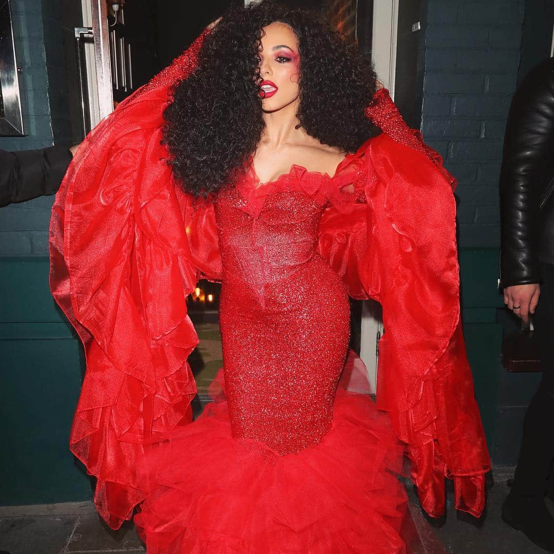 ジェイド・サールウォールさんのインスタグラム写真 - (ジェイド・サールウォールInstagram)「In honour of my idol Diana Ross’ recent birthday ♥️ I legit thought my Mam was @dianaross growing up and I wanted to be just like her. May ya glow ups be as real as this one. ✨」3月28日 4時21分 - jadethirlwall