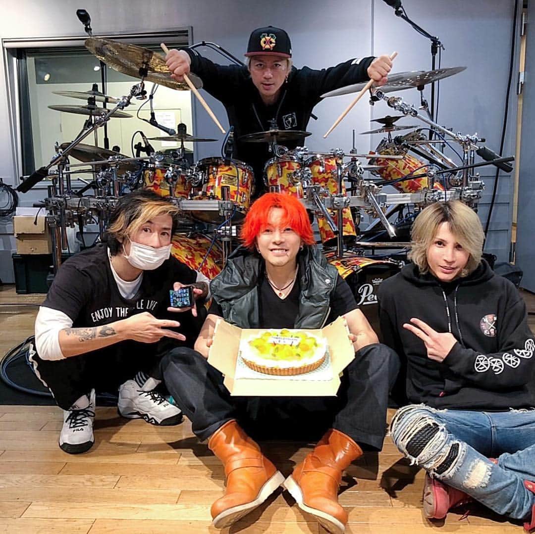 のインスタグラム：「Haaaaaaappy Birthdaaaay Bro! じゅんじおめでとう🍾🎊🎉㊗️ #戦国時代 #ジュンジ #誕生日 #リハスタ」