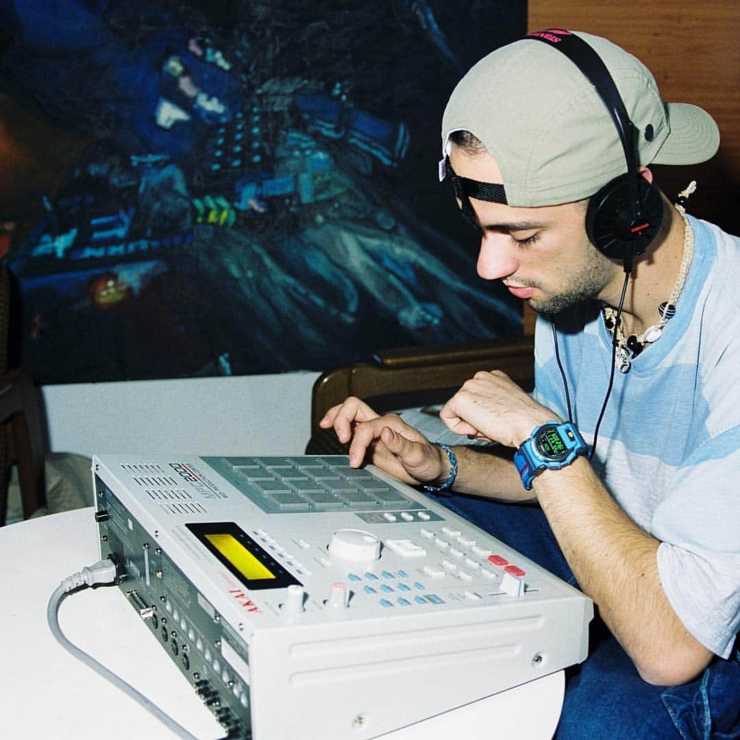 Red Bull Music Academyのインスタグラム：「Though it is now a classic, the Akai MPC2000 was still a rather new piece of equipment at the 1999 Academy in Berlin. — 📷 Querkant #mpc #1999」