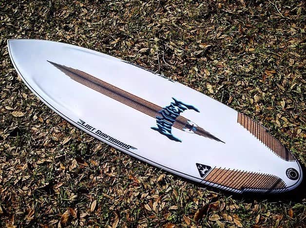 のインスタグラム：「Check out the incredible work on this custom #EvilTwin, in #C4_technology, by @oldcitycustomepoxies for @lostsurfboardsjapan. Full kitchen sink mode on this one, including grab rails and alternative logo choices #lostsurfboards」