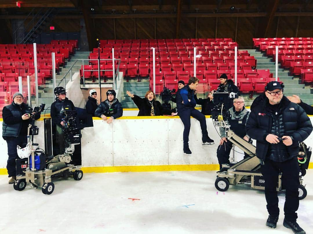 カヤ・スコデラリオさんのインスタグラム写真 - (カヤ・スコデラリオInstagram)「Another day in the rink with @eroderickanderson & @svetlanaefremova5213 plus our incredible Canadian crew on @spinningoutnetflix ❄️👀⛸」3月28日 5時17分 - kayascods