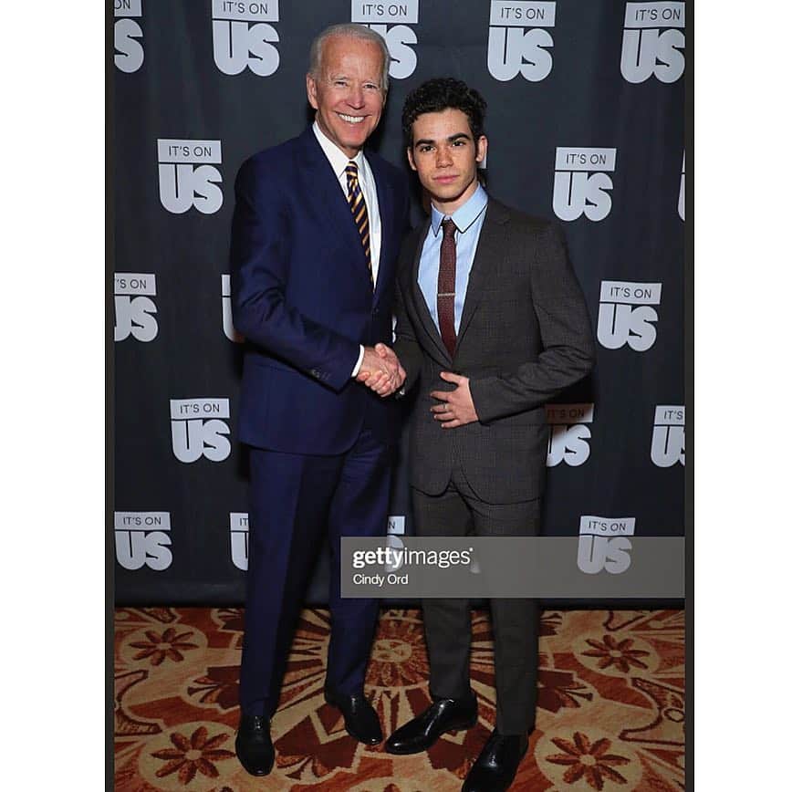 のインスタグラム：「Last night I had the unbelievable honor of introducing Vice President @joebiden at the #BidenCourageAwards here in NYC. In 2014, VP Biden and President @barackobama launched their non-profit program @itsonus. An organization committed to combating campus sexual violence by empowering students to (in Joe’s words) “holler!!” and intervene when witnessing sexual harassment/assault/abuse. He told anyone who’d listen that “we have to change the culture.” Met some real life super heroes last night, including @respected_mind and @vladcarrasco (both of whom will hold public office one day... I’m sure of it.) who both refused to be bystanders. Beyond proud to be a part of last nights event. Uncle Joe rules.」