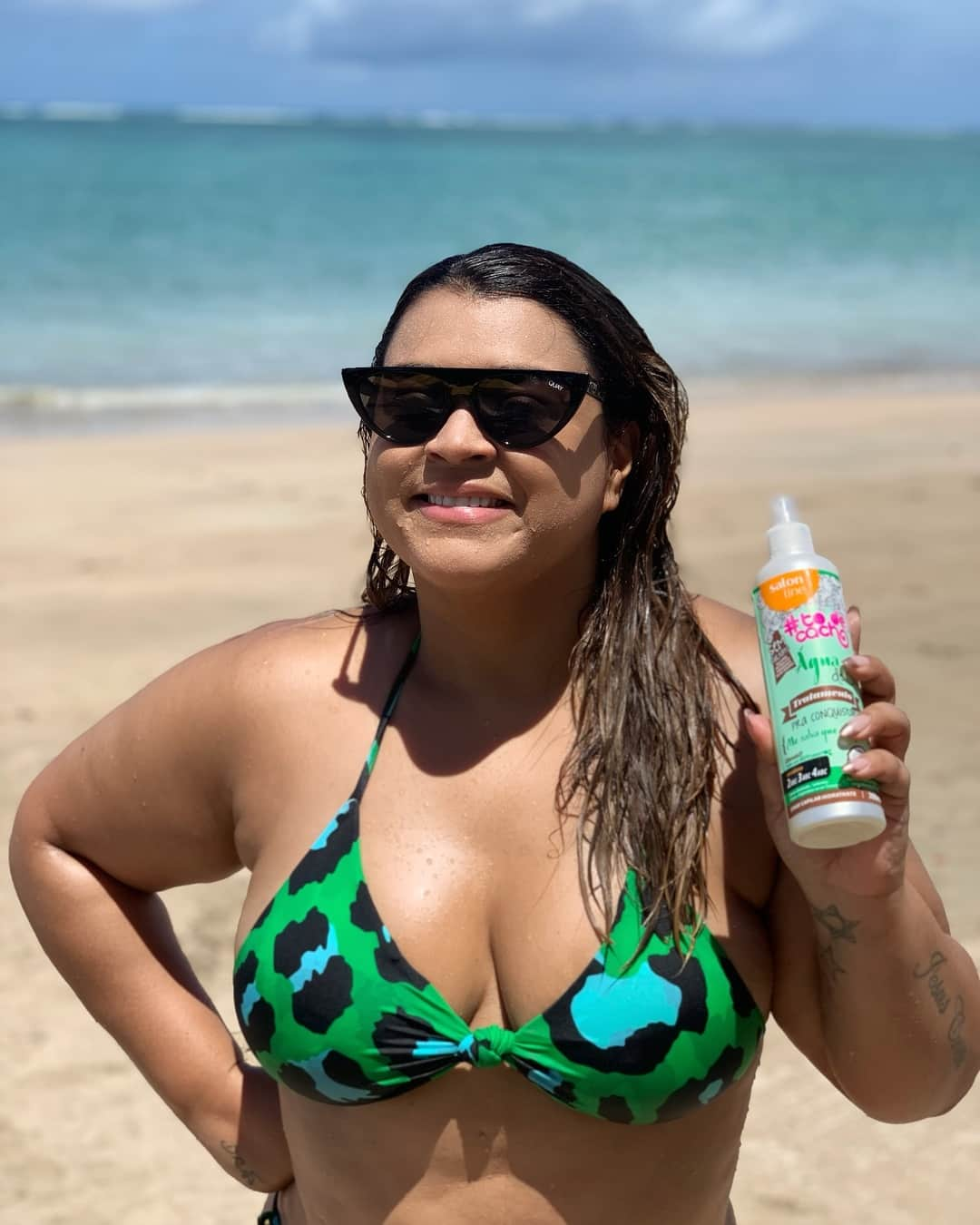 Preta Gilさんのインスタグラム写真 - (Preta GilInstagram)「A gente ia a praia e só pensava em proteger a pele, hoje graças a @salonlinebrasil podemos também proteger e hidratar o cabelo, com esse produto que sou apaixonada #aguadecocosalonline super recomendo!!! Durante e depois da praia !!! #salonline #embaixadorasalonline」3月28日 5時52分 - pretagil