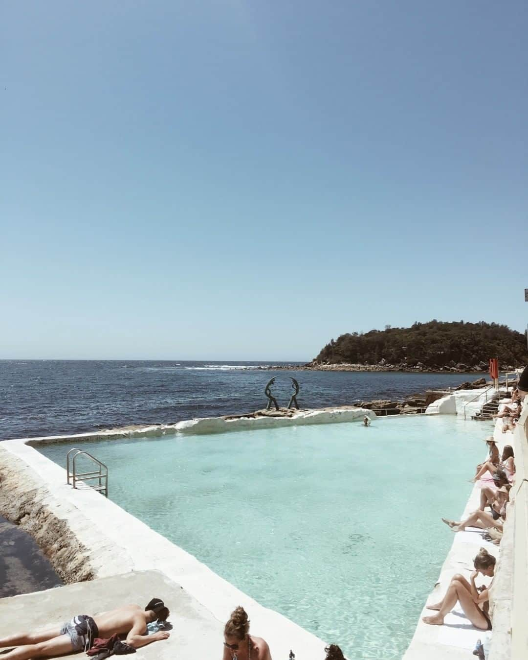 The Horseさんのインスタグラム写真 - (The HorseInstagram)「Manly Beach is calling your name ❤︎ ⠀⠀⠀⠀⠀⠀⠀⠀⠀ -⠀⠀⠀⠀⠀⠀⠀⠀⠀ #manlybeach #manlylocal #manlypool #summer #poolside #ocean #thehorsemanlybeach」3月28日 6時01分 - the_horse