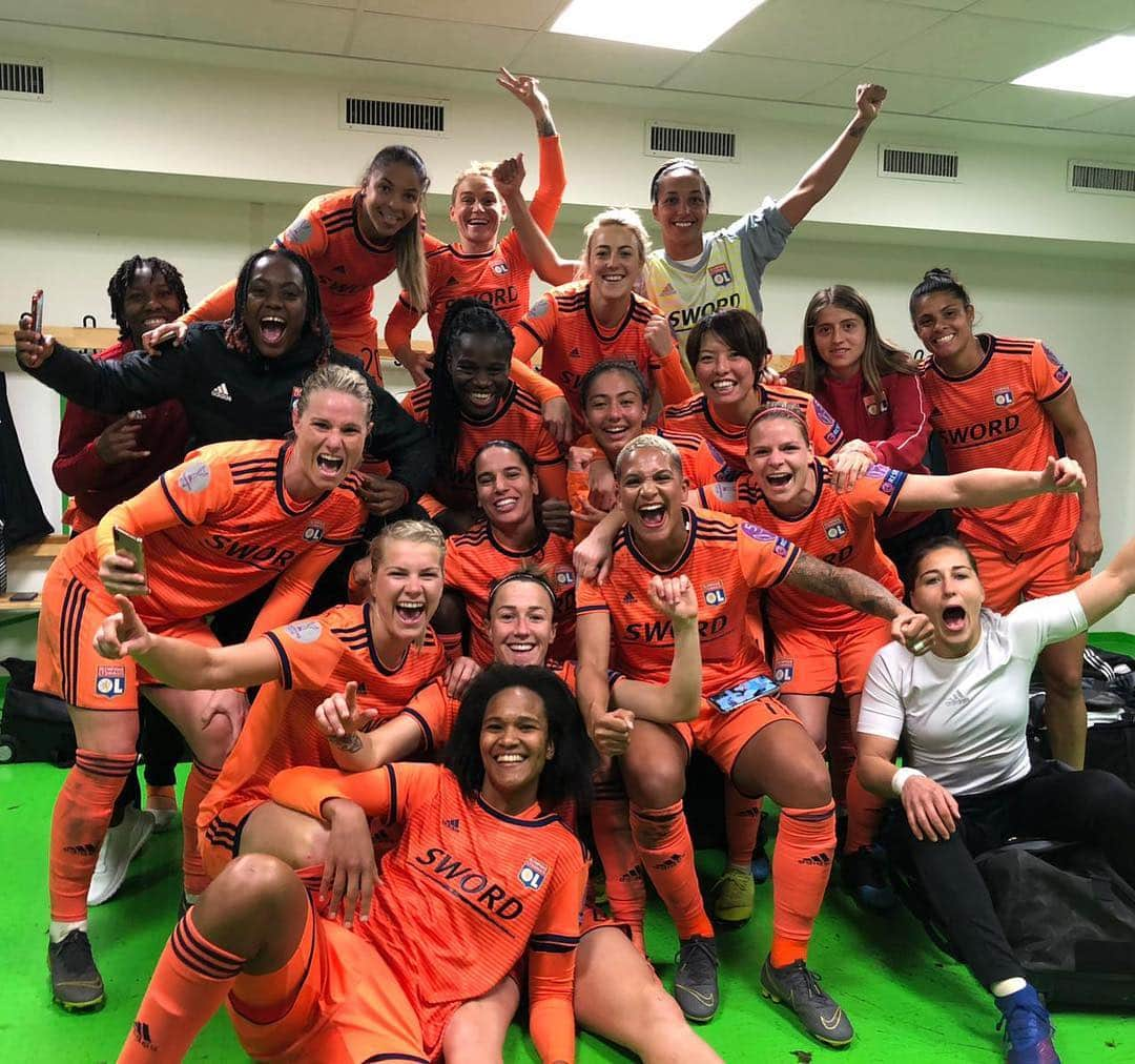 熊谷紗希さんのインスタグラム写真 - (熊谷紗希Instagram)「Qualification pour les 1/2 finales de la Champions League😊🙌🏻 Bravo la team @ol 🔴🔵 Fière de mes coéquipières🤜🏻🤛🏻 チャンピオンズリーグ準決勝に進出しました👍🏻仲間に感謝して、もっともっとチームの力になれるようにまた頑張ります💪🏻」3月28日 6時06分 - kumagai1017