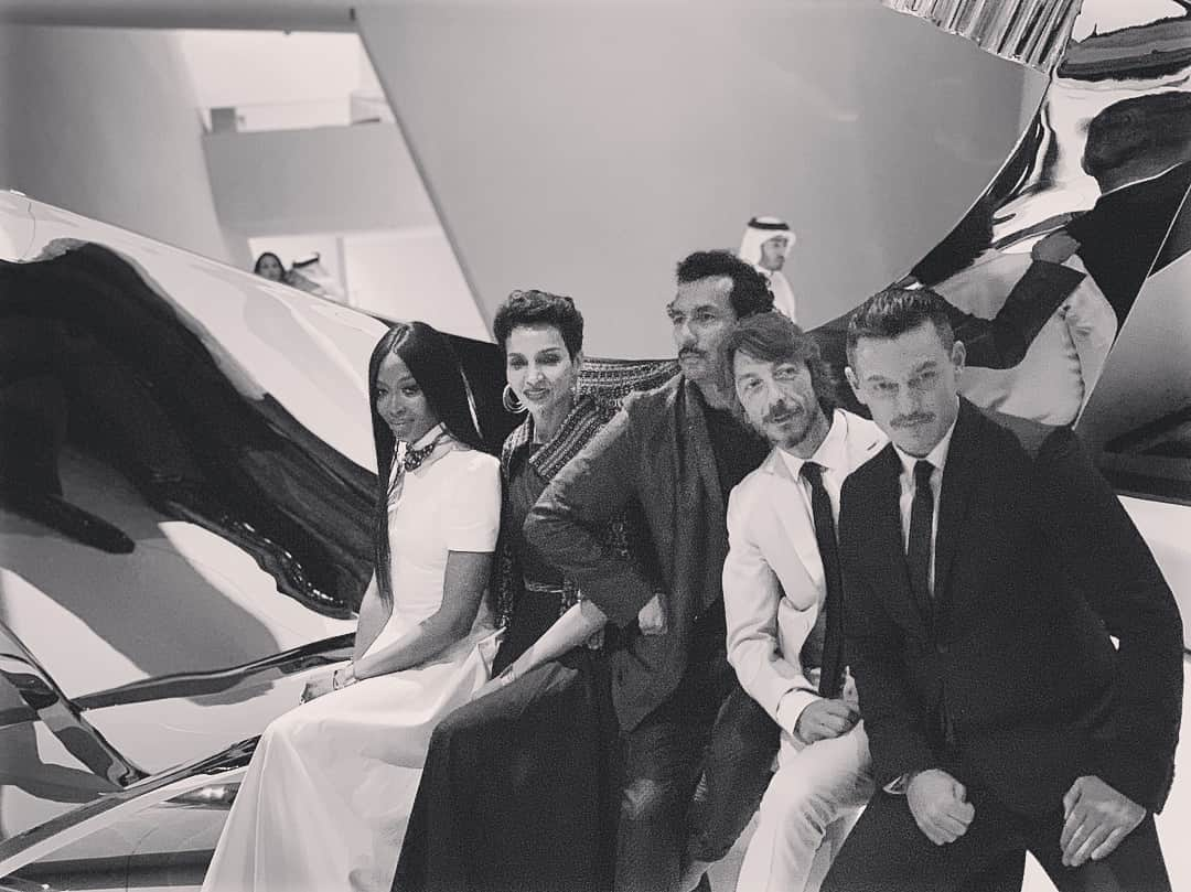 ルーク・エヴァンズさんのインスタグラム写真 - (ルーク・エヴァンズInstagram)「The first guests in the @nmoqatar and we are already breaking the rules 😶」3月28日 6時17分 - thereallukeevans