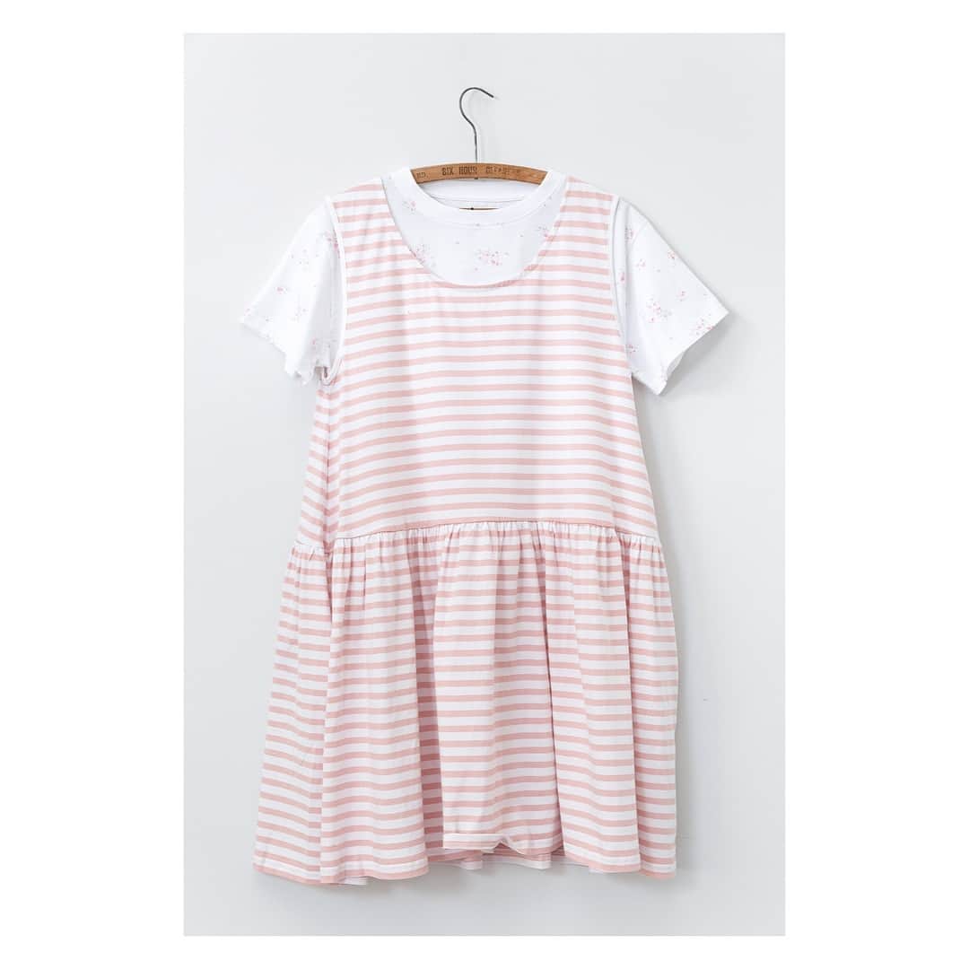 キャベジズ&ローゼズのインスタグラム：「Flowers and Stripes ❤ The Terrance Organic Shirt in Rosabelle and the Ella Pink Stripe Organic Dress are classics that will never go out of style 👇Tap to Shop👇#organiccotton #organicshirt #organicdress #organiccottondress #pinkstripes #onwednesdayswewearpink #shabbychicliving #shabbylovescabbagesandroses #cabbagesandroses #cabbagesandrosesfashion @christina_strutt @cabbagesandroses_shop」