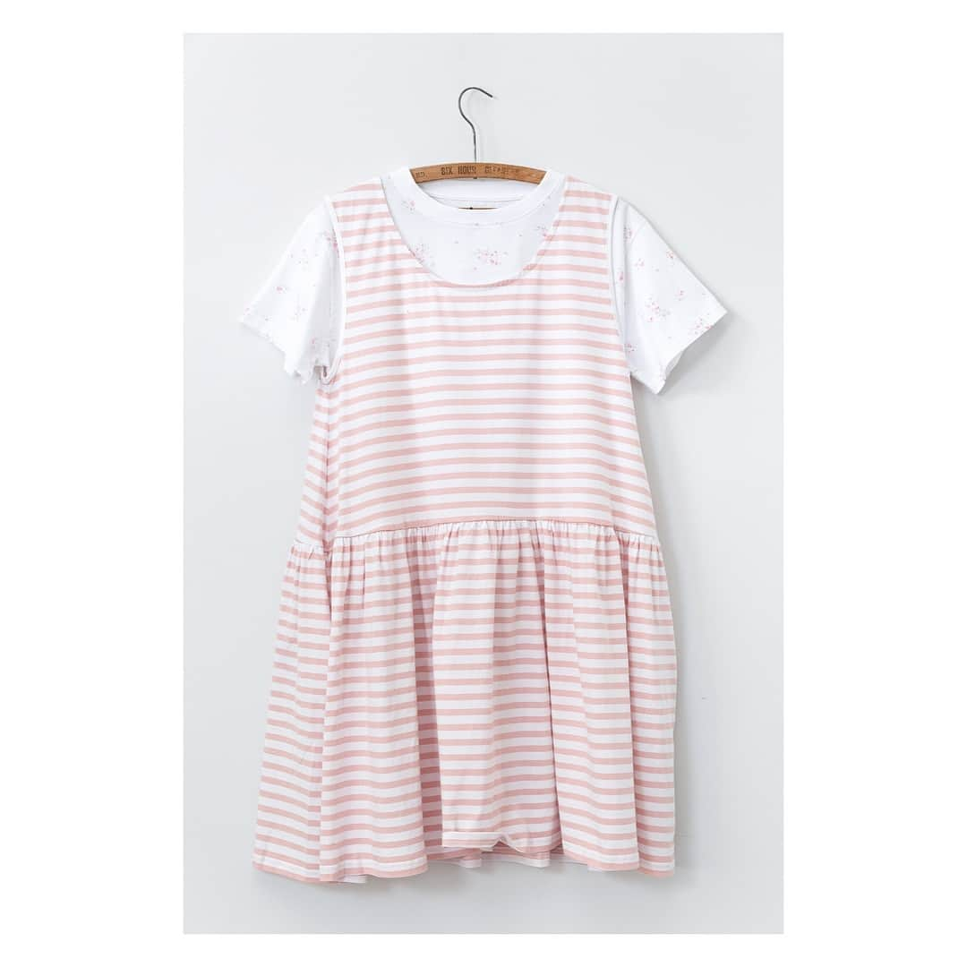 キャベジズ&ローゼズさんのインスタグラム写真 - (キャベジズ&ローゼズInstagram)「Flowers and Stripes ❤ The Terrance Organic Shirt in Rosabelle and the Ella Pink Stripe Organic Dress are classics that will never go out of style 👇Tap to Shop👇#organiccotton #organicshirt #organicdress #organiccottondress #pinkstripes #onwednesdayswewearpink #shabbychicliving #shabbylovescabbagesandroses #cabbagesandroses #cabbagesandrosesfashion @christina_strutt @cabbagesandroses_shop」3月28日 6時21分 - cabbages_and_roses