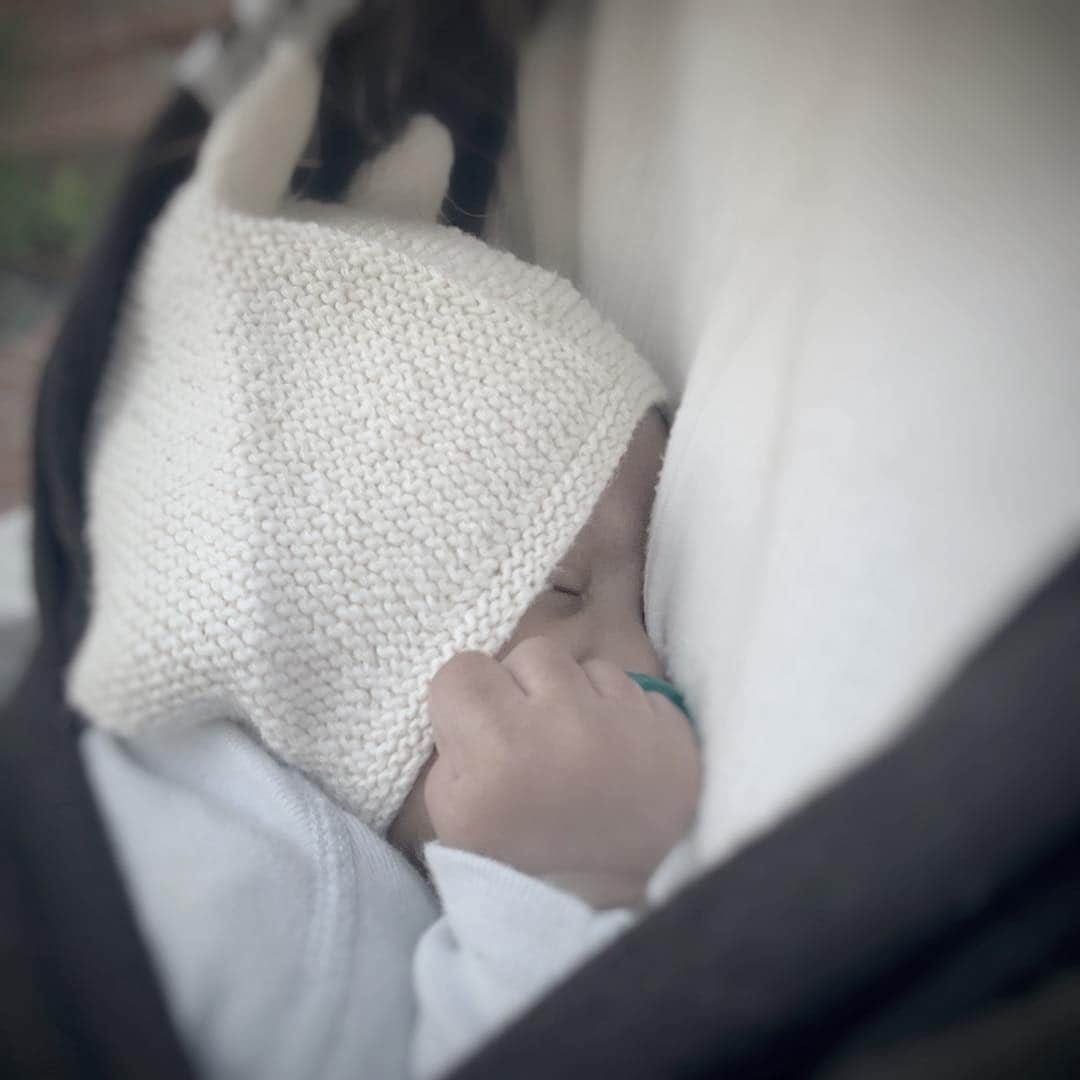 のインスタグラム：「A few weeks ago my hubby @chriscrary and I made our dreams of adopting a child a reality. Our family is blessed to know the strength and fierce love of a birth-mother, the support of our friends, family & community, and the faith that comes with every new chapter. Love is what defines a family.  Thank you to our @adopttogether family for sharing in our joy 💝 @worldadoptionday #adopt #adoption #lovemakesafamily #motheroftwo #siblings #bliss」