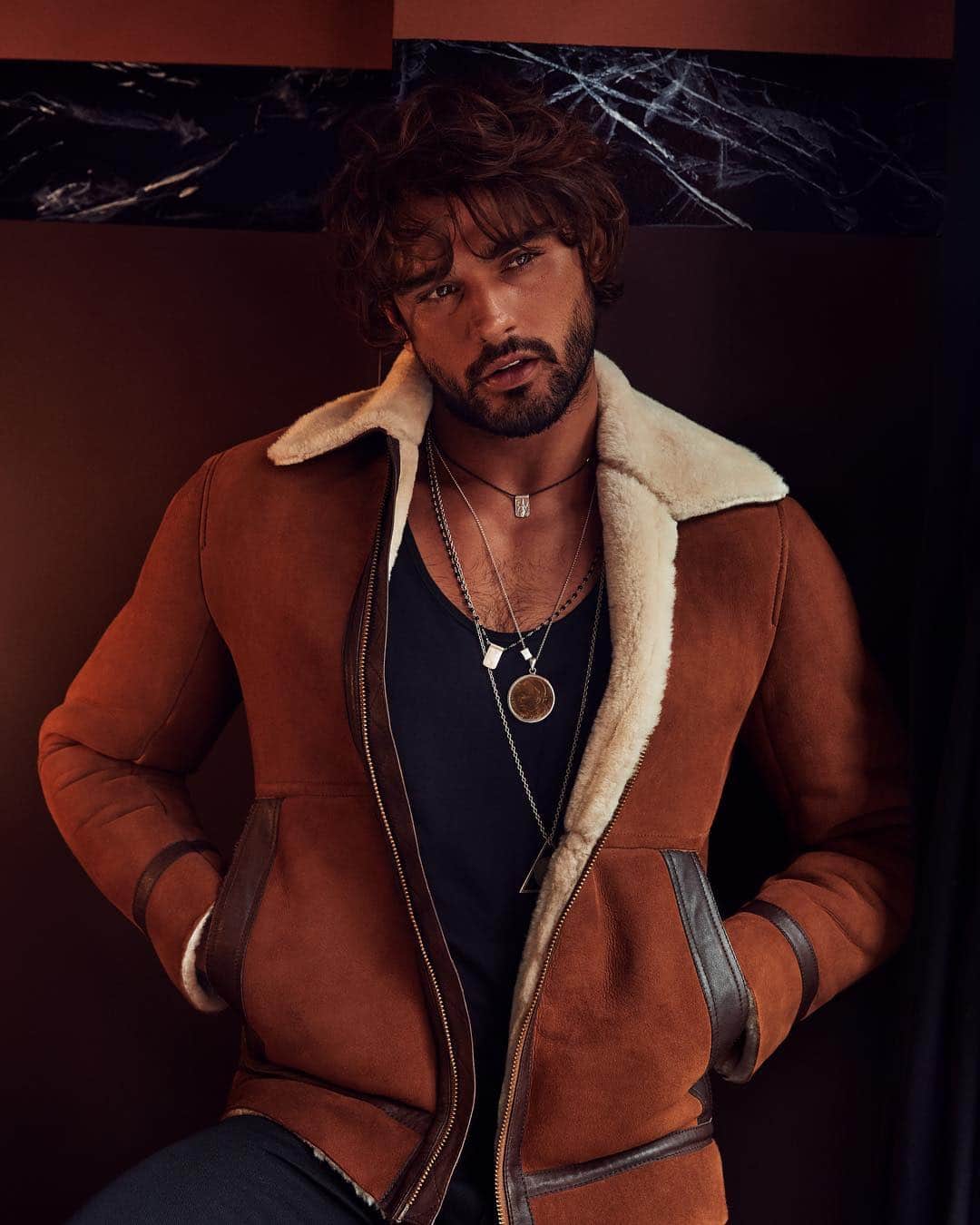 マーロン・テシェイラのインスタグラム：「—- ✨ “NOCTURNAL ANIMALS” 💫 THE AW19 COLLECTION by @calibreaustralia 📸 by @stevenchee 💥 #Stylist @kimjpayne —- 🎩...Peace&Light...♻️ —- #CalibreAustralia #NocturnalAnimals」