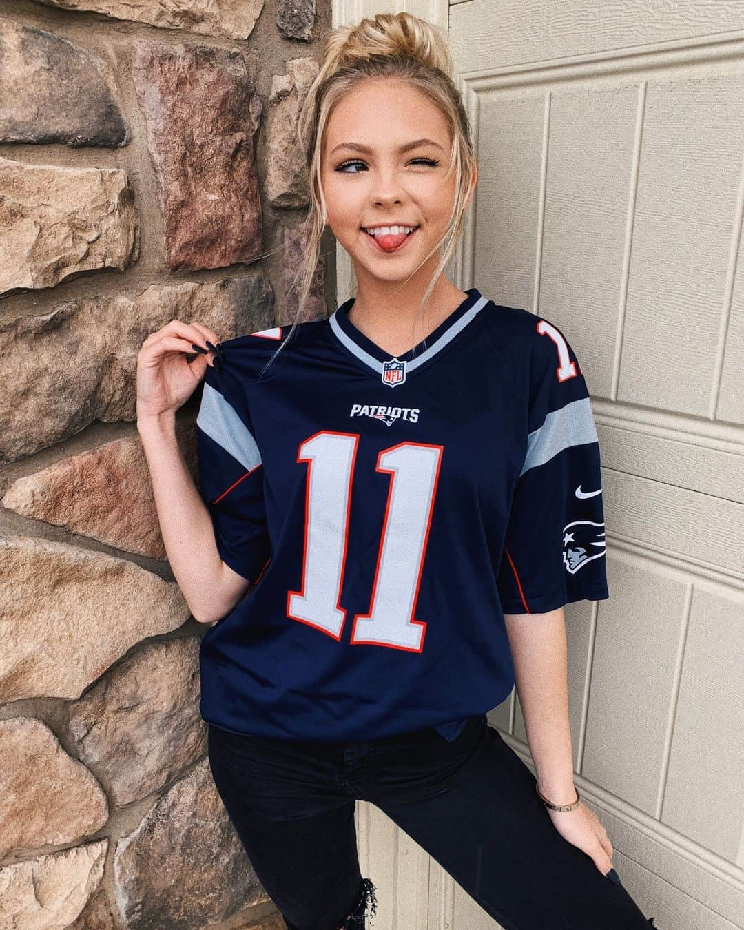 ジョーディン・ジョーンズさんのインスタグラム写真 - (ジョーディン・ジョーンズInstagram)「🏈❤️ nobody is a bigger New England Patriots fan than me! You’ve got until April 7th to enter the “Tickets for 100” contest and win 2 season tickets to your favorite team for 100 years. Just post to Twitter or Instagram why you’re the biggest fan and don’t forget to tag #NFL100Contest and @NFL. Winner will be announced at the 2019 Draft! #spon」3月28日 7時15分 - jordynjones