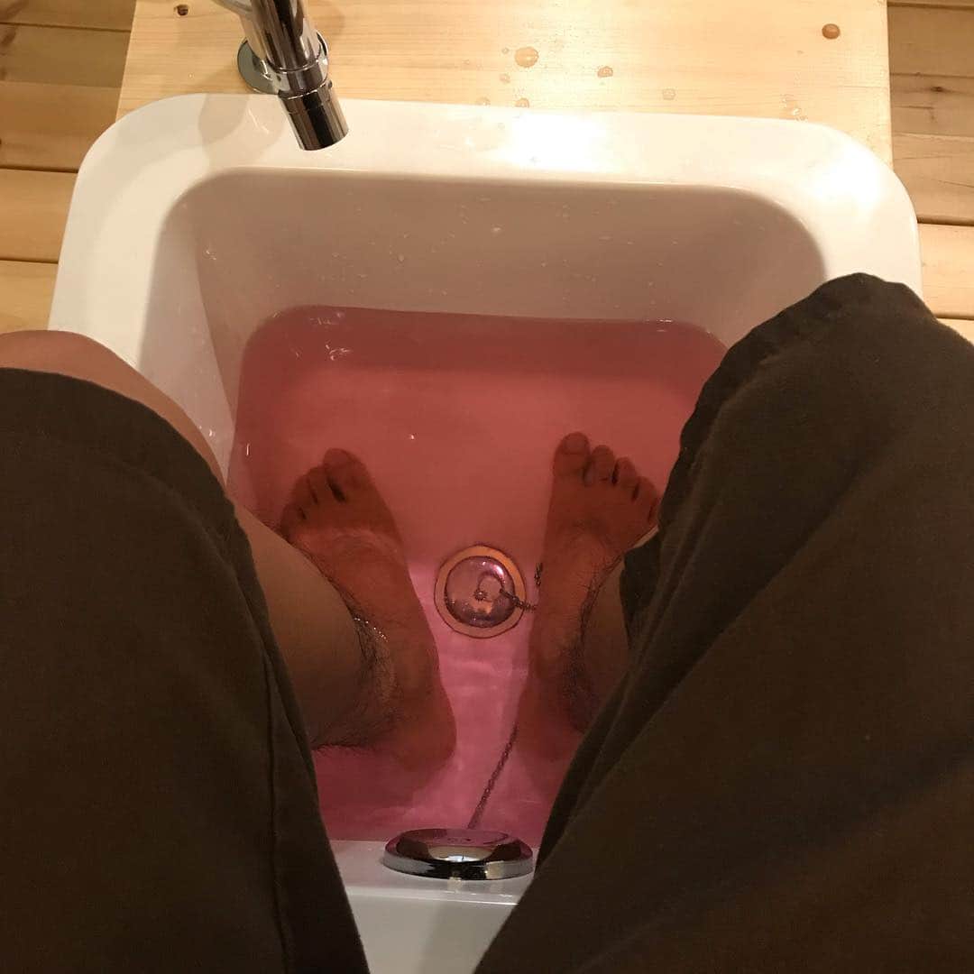 イルマニアさんのインスタグラム写真 - (イルマニアInstagram)「1日目は明洞や東大門で焼肉やら屋台やら飯食べまくった🍖🔥 レバ刺しとユッケが韓国では合法なのでここぞとばかりに食べましたよ😎🍖♥️ ・ ・ 東大門で服屋さんたくさん見て歩き疲れたのでマッサージ受けたりして無駄のないいい時間過ごせたわぁ〜❤️ ・ カムサハムニダ🙏 ・ #イルマニア#mcma#マッサージ#焼肉#韓牛#レバ刺し#ユッケ#seoul#韓国#korea#屋台#トッポギ#supreme#偽物#多すぎ#明洞」3月28日 7時17分 - mcma0821