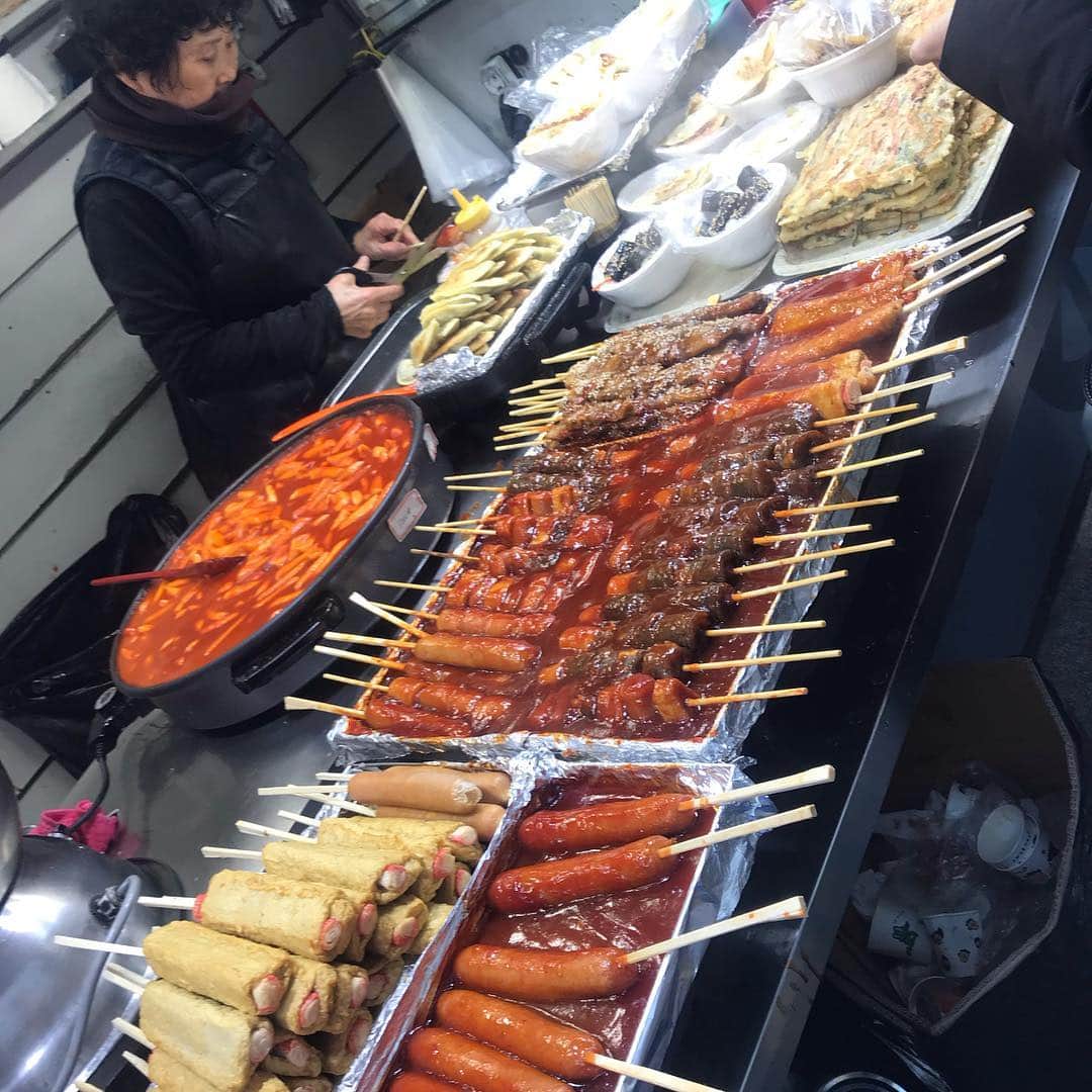 イルマニアさんのインスタグラム写真 - (イルマニアInstagram)「1日目は明洞や東大門で焼肉やら屋台やら飯食べまくった🍖🔥 レバ刺しとユッケが韓国では合法なのでここぞとばかりに食べましたよ😎🍖♥️ ・ ・ 東大門で服屋さんたくさん見て歩き疲れたのでマッサージ受けたりして無駄のないいい時間過ごせたわぁ〜❤️ ・ カムサハムニダ🙏 ・ #イルマニア#mcma#マッサージ#焼肉#韓牛#レバ刺し#ユッケ#seoul#韓国#korea#屋台#トッポギ#supreme#偽物#多すぎ#明洞」3月28日 7時17分 - mcma0821