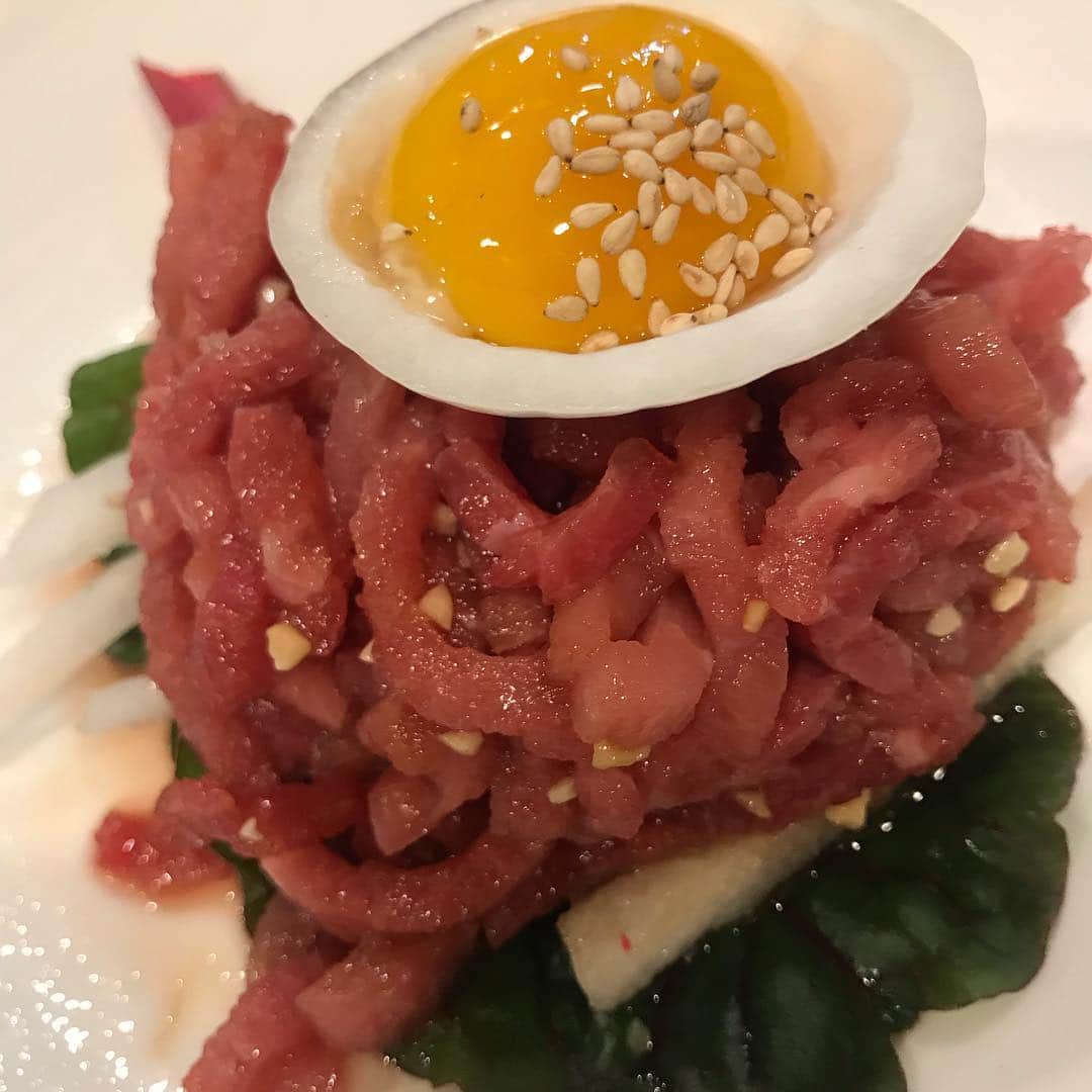 イルマニアさんのインスタグラム写真 - (イルマニアInstagram)「1日目は明洞や東大門で焼肉やら屋台やら飯食べまくった🍖🔥 レバ刺しとユッケが韓国では合法なのでここぞとばかりに食べましたよ😎🍖♥️ ・ ・ 東大門で服屋さんたくさん見て歩き疲れたのでマッサージ受けたりして無駄のないいい時間過ごせたわぁ〜❤️ ・ カムサハムニダ🙏 ・ #イルマニア#mcma#マッサージ#焼肉#韓牛#レバ刺し#ユッケ#seoul#韓国#korea#屋台#トッポギ#supreme#偽物#多すぎ#明洞」3月28日 7時17分 - mcma0821