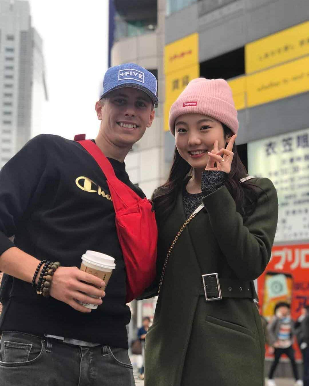 ミハル・ブジェジナさんのインスタグラム写真 - (ミハル・ブジェジナInstagram)「So our trip came to an end some unforgettable moments were made and shared wirh friends and family. On our last day in Tokyo we found a celebrity! It was great fun spending couple days in Japan after the competition! #figureskatingapparell #michalbrezina #marinhonda #plusfiveapparell #figureskating #motivation #fun #roadtoperfection #japan #tokyo #champion #supreme #louisvuitton」3月28日 18時10分 - mick_brezina