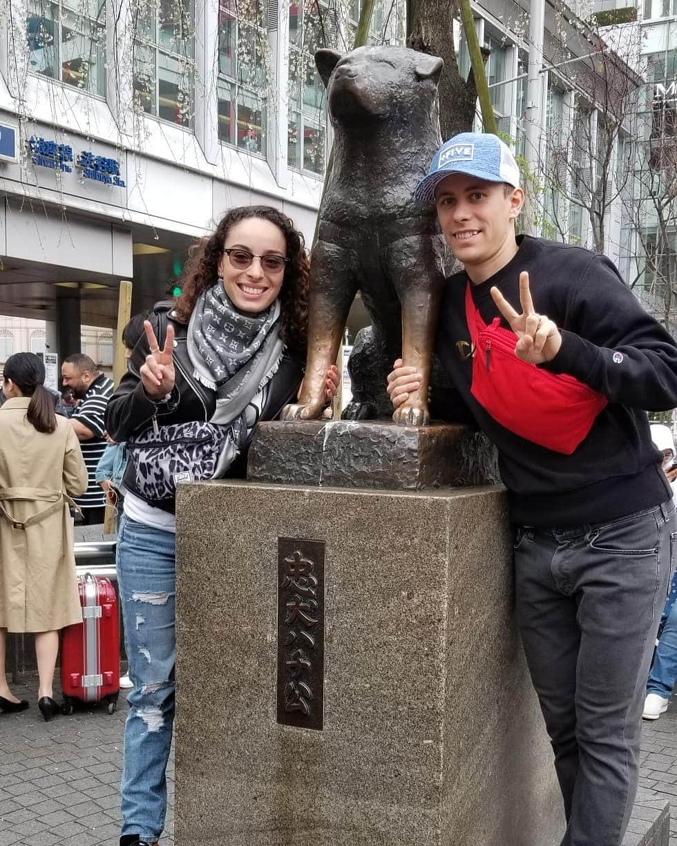 ミハル・ブジェジナさんのインスタグラム写真 - (ミハル・ブジェジナInstagram)「So our trip came to an end some unforgettable moments were made and shared wirh friends and family. On our last day in Tokyo we found a celebrity! It was great fun spending couple days in Japan after the competition! #figureskatingapparell #michalbrezina #marinhonda #plusfiveapparell #figureskating #motivation #fun #roadtoperfection #japan #tokyo #champion #supreme #louisvuitton」3月28日 18時10分 - mick_brezina