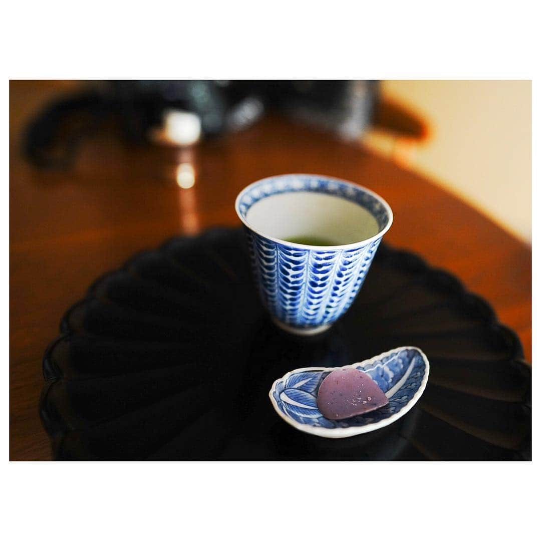 石井美保さんのインスタグラム写真 - (石井美保Instagram)「一切の騒音や雑念を排除した静かな時間。一番贅沢なこと。掛け軸についてご主人と少しだけお話を。」3月28日 18時13分 - miho_ishii