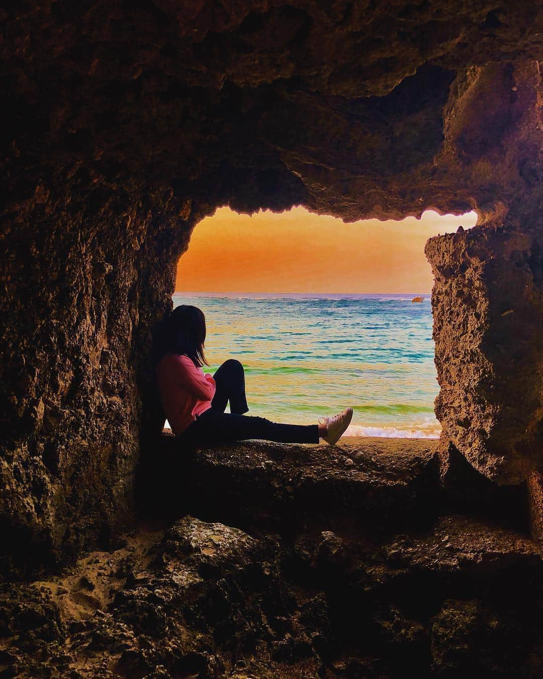 Be.okinawaさんのインスタグラム写真 - (Be.okinawaInstagram)「A breathtaking view filtering through a natural window in Onna Village. 📷:@sae_zukeran_99 #beach51 #onnavillage #beach #beachlife #beachlover #beachside #beokinawa #visitokinawa」3月28日 16時56分 - visitokinawajapan