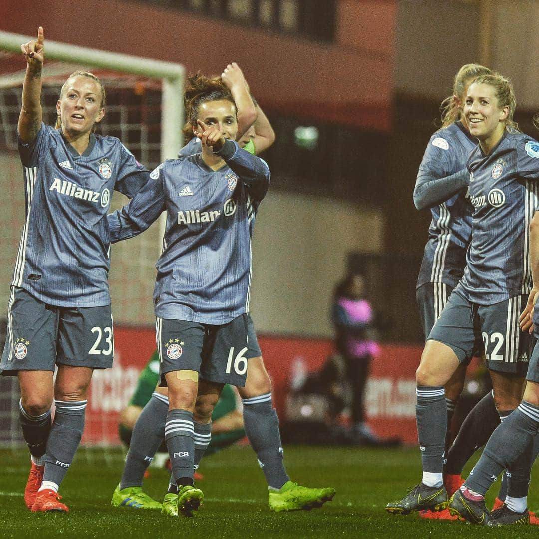 Lina Magullのインスタグラム：「Champions League Semi-finaaals 😍💪 bellaaa ciao ciao ciao ...😜 #championsleague #fcbayern #team #happy #barcelonaiscalling」