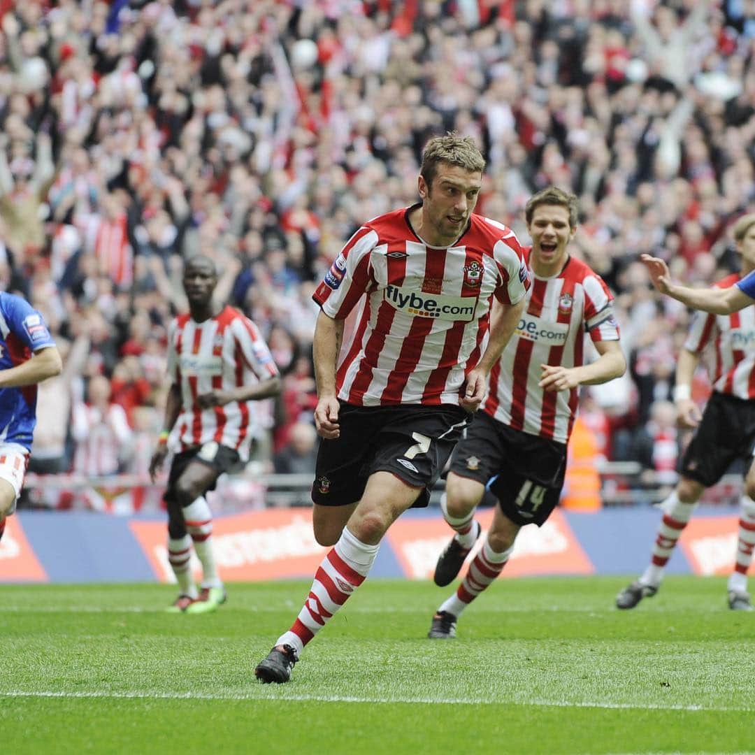 サウサンプトンFCさんのインスタグラム写真 - (サウサンプトンFCInstagram)「UNFORGETTABLE Wembley memories 🏆  Where were you #OnThisDay in 2010? 😍 #saintsfc #TBT」3月28日 17時06分 - southamptonfc
