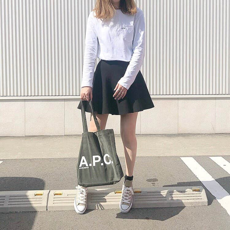 Maiさんのインスタグラム写真 - (MaiInstagram)「#ootd #ロンT #apc #フレアスカート #converse #コンバース コーディネートの詳細はブログに書いてます☺️♡」3月28日 17時23分 - maimaimai1016