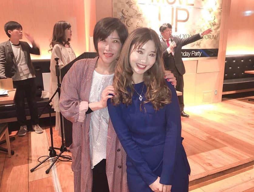 のインスタグラム：「とっても素敵な、憧れの方。そして私たち親子にとって恩人です✨大好きなお姉さま❤️YU-KIさんとの写真📸宝物が増えました🥰✨ .  #ありがとうございます #出逢いこそ人生の宝探しだね #happybirthday #birthday #sakura #sakuradining #55 #familytime」