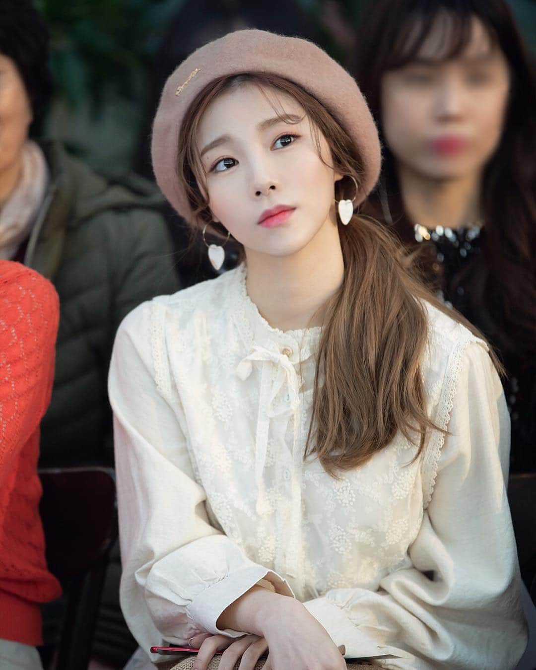 ソヨンのインスタグラム：「사진 감사합니다!🙂 #SeoulFashionWeek #StyleByMiin」