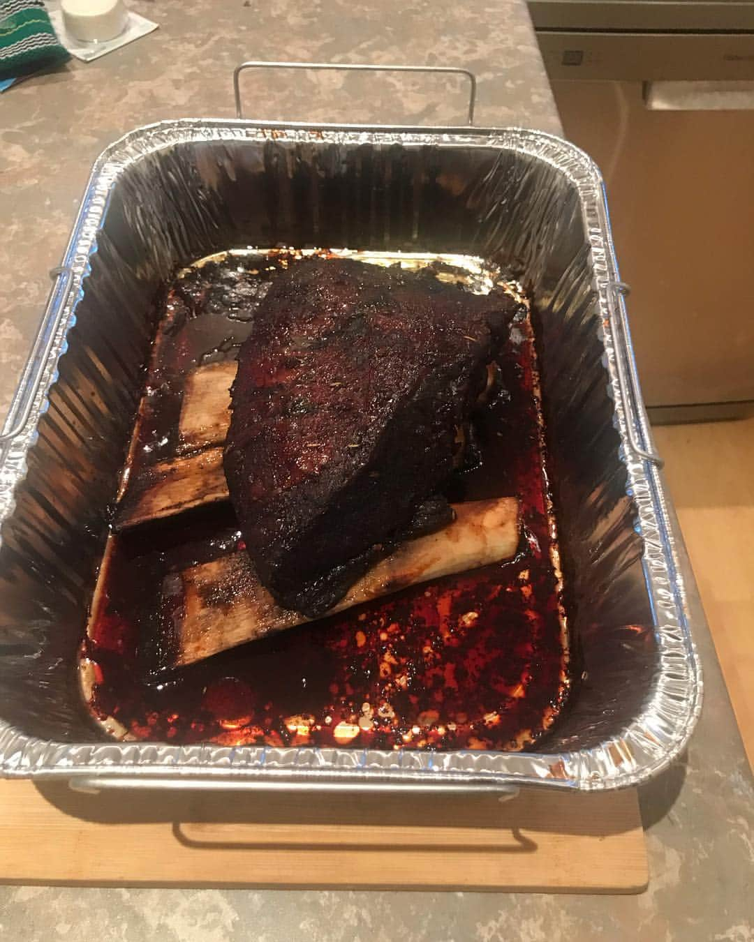 ドリュー・ネイラーさんのインスタグラム写真 - (ドリュー・ネイラーInstagram)「Back at it again. 🤤🤤 Red wine and rosemary marinade, soaked overnight. Salted Caramel rub. The caramel definitely was a huge success. It gave the beef ribs a good balance of sweet and savoury and was an awesome flavour. I wasn’t sure what to expect. But it worked out great! Juicy! #beefribs」3月28日 17時27分 - drewnaylor54