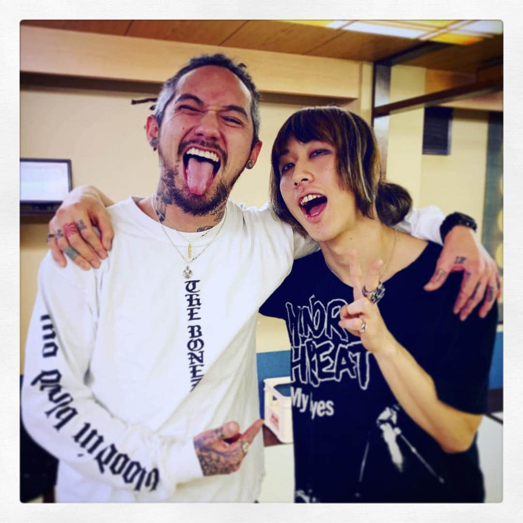 渋谷龍太さんのインスタグラム写真 - (渋谷龍太Instagram)「ジェシーくんは、ステージでも、ステージ降りても、ジェシーくん。  #thebonez #superbeaver」3月28日 17時30分 - gyakutarou