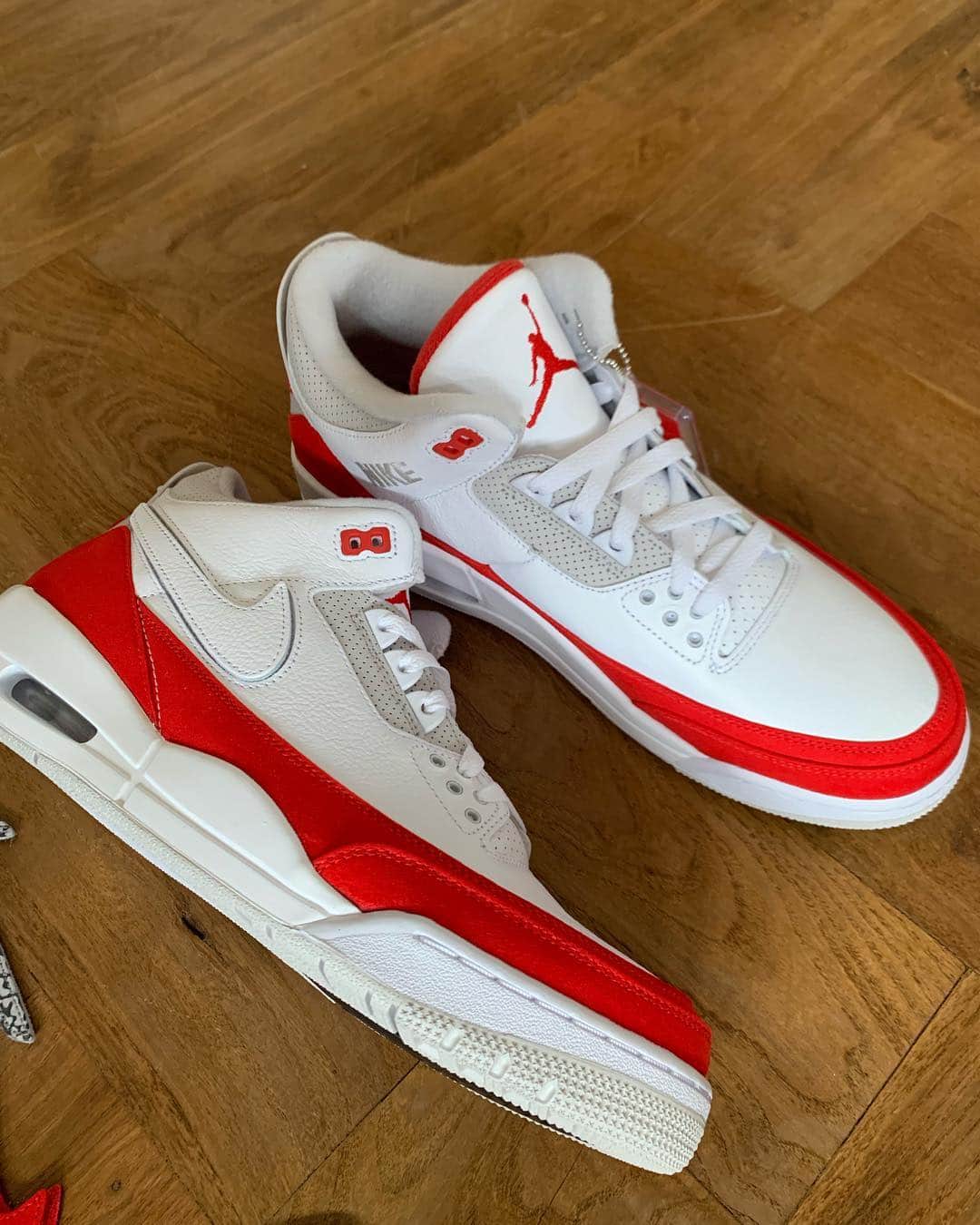 陳建州さんのインスタグラム写真 - (陳建州Instagram)「這雙經典AJ3 Tinker ～可換勾！🤣 Thanks @jumpman23 @raymondchen0912 @joyayayahola #jordantinker #jordan #sneakers」3月28日 17時40分 - blackielovelife