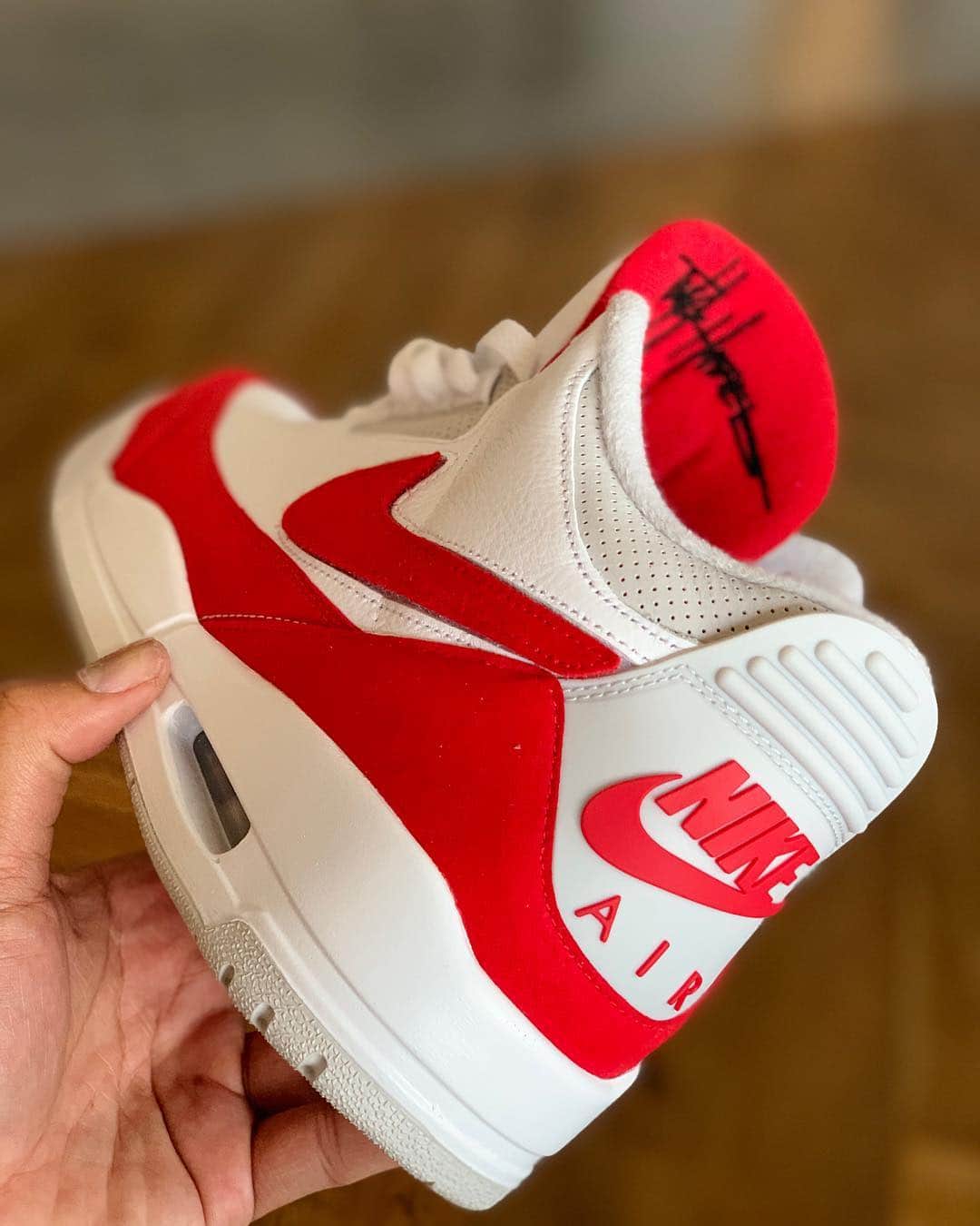 陳建州さんのインスタグラム写真 - (陳建州Instagram)「這雙經典AJ3 Tinker ～可換勾！🤣 Thanks @jumpman23 @raymondchen0912 @joyayayahola #jordantinker #jordan #sneakers」3月28日 17時40分 - blackielovelife
