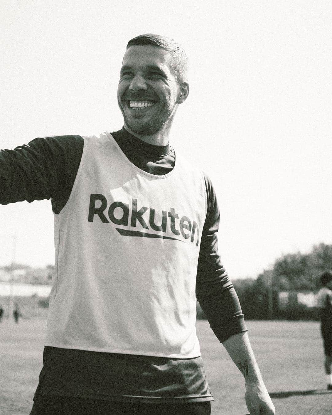 ルーカス・ポドルスキさんのインスタグラム写真 - (ルーカス・ポドルスキInstagram)「Just Smile because everyday is a football day. 🙌🏻💪🏻⚽️ #Kobe #Poldi」3月28日 17時40分 - lukaspodolski