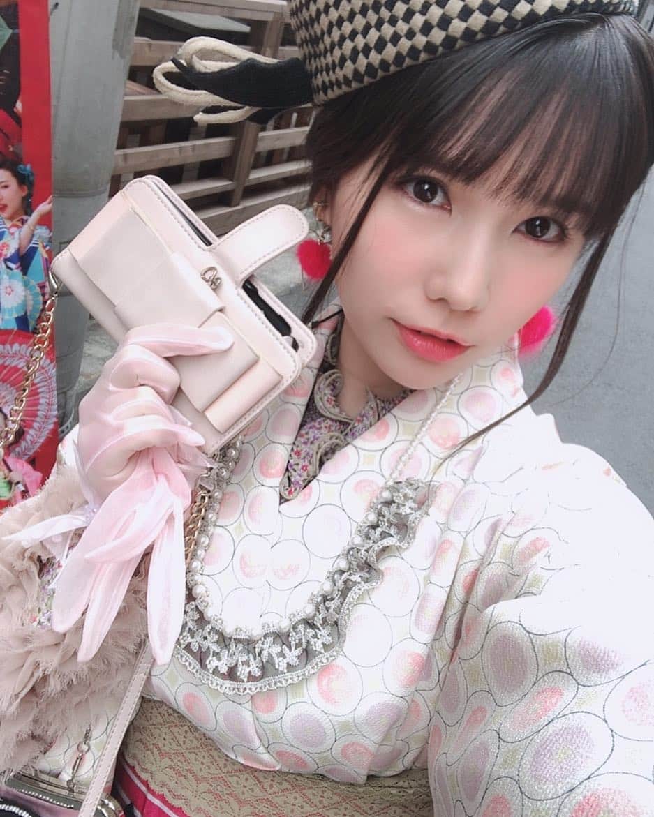新垣優香のインスタグラム：「今日の着物も可愛かった(・v・) #モダンガール#浅草COCOMO#新垣優香#グラビアアイドル」