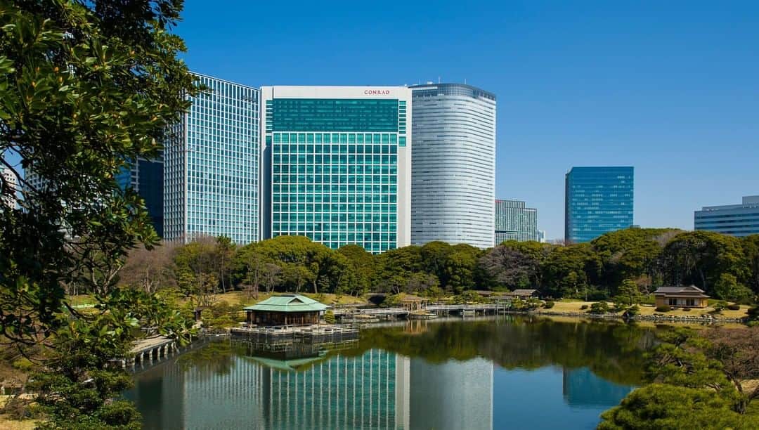 Conrad Tokyoのインスタグラム：「コンラッド東京に100時間ご滞在いただけるだけでなく、今までの100年とこれからの100年を掛け、10,000ヒルトン・オナーズボーナスポイントが獲得できる、100周年ならではのプランをご用意しております。 http://ow.ly/25sr30odMPm #hilton100 #hilton #ヒルトン #ヒルトンセレブレーション100 #100周年 #コンラッド東京 #ホテル #汐留 #東京 #日本 #新橋 #銀座 #宿泊 #客室 #ConradTokyo #StayInspired #Conrad #hotel #Tokyo #japan #东京康莱德酒店 #콘래드도쿄」